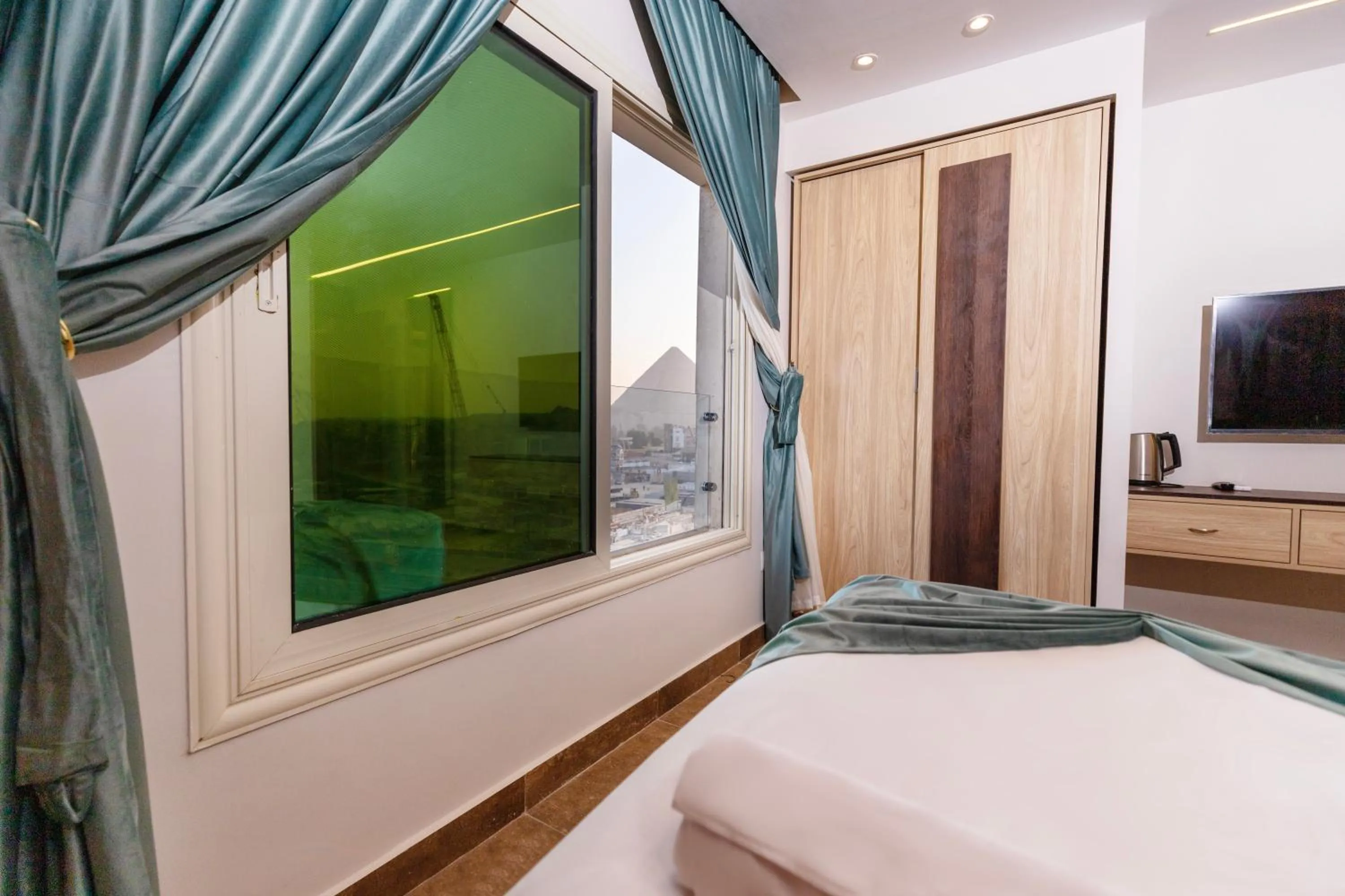 Communal lounge/ TV room, Bed in Blue Pyramids Eyes Hotel