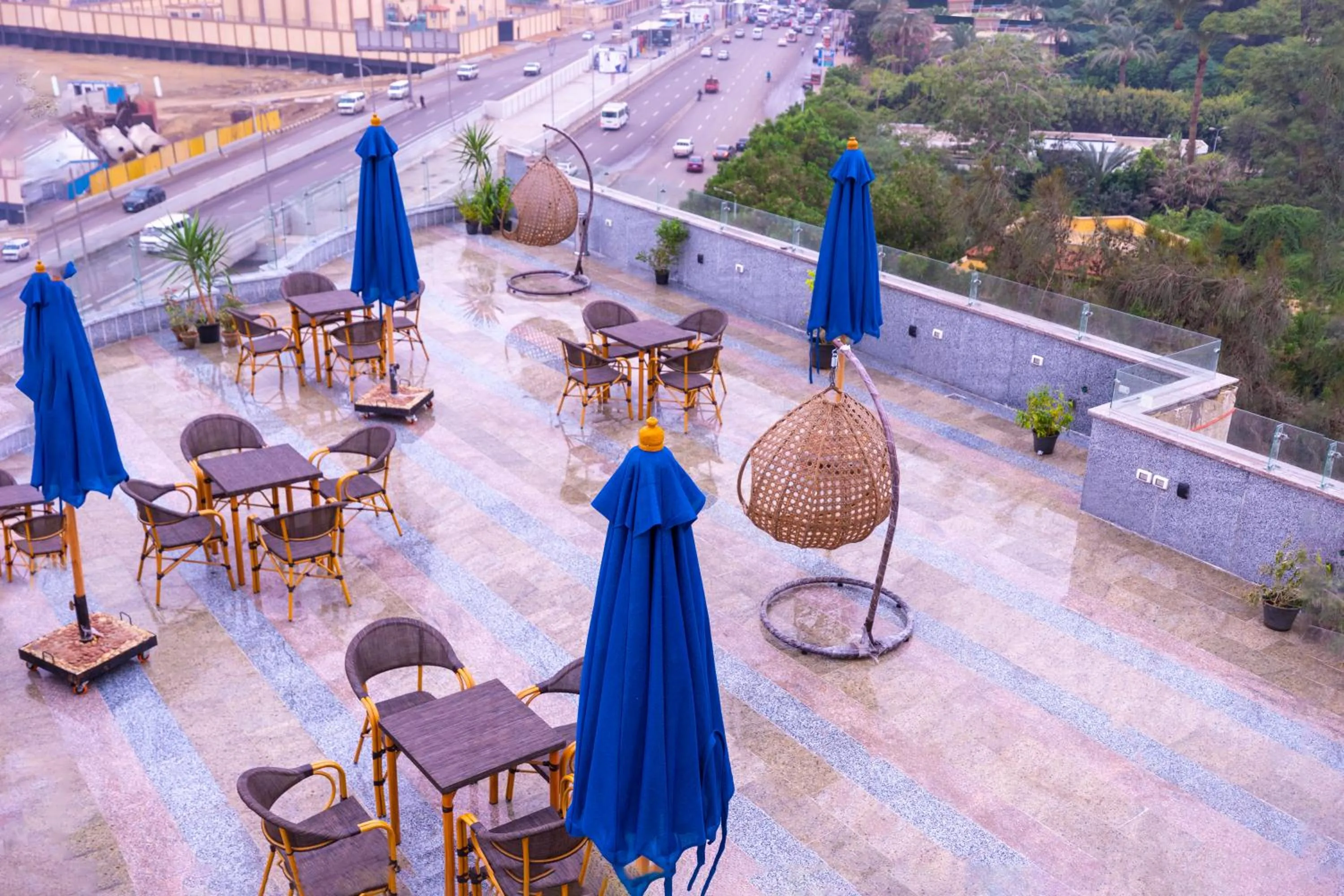 Restaurant/places to eat in Blue Pyramids Eyes Hotel