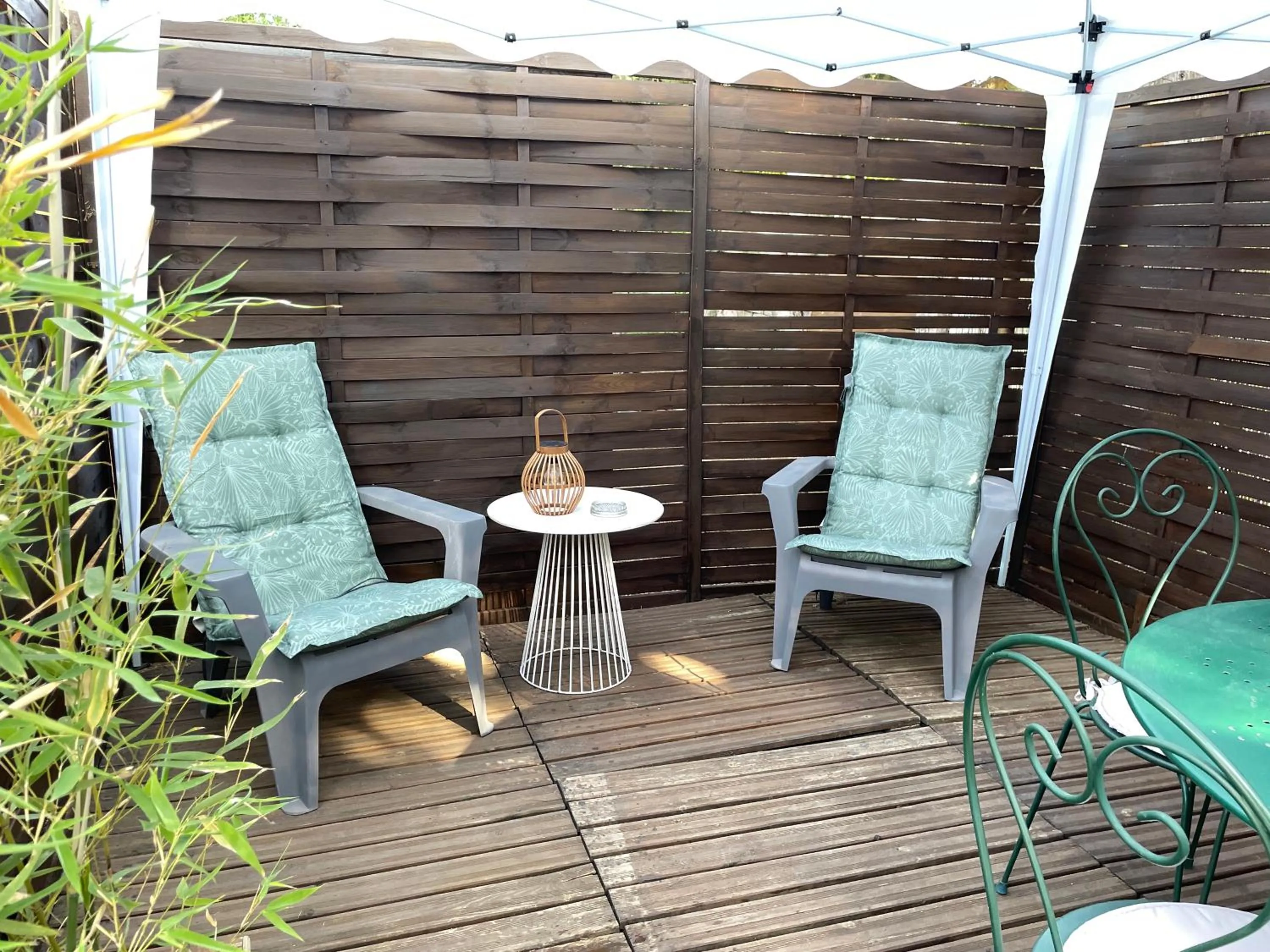 Patio in Mas Grimaud - Gîte- Studio et chambres d'hôtes familiales