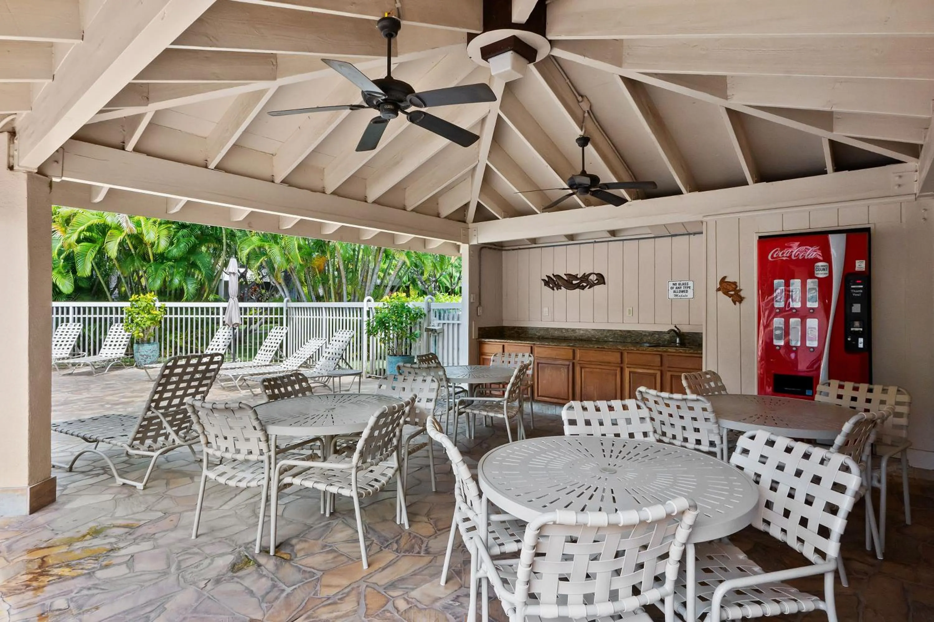 Lounge or bar in Steps to Beach Shops and Dining with Beautiful Views