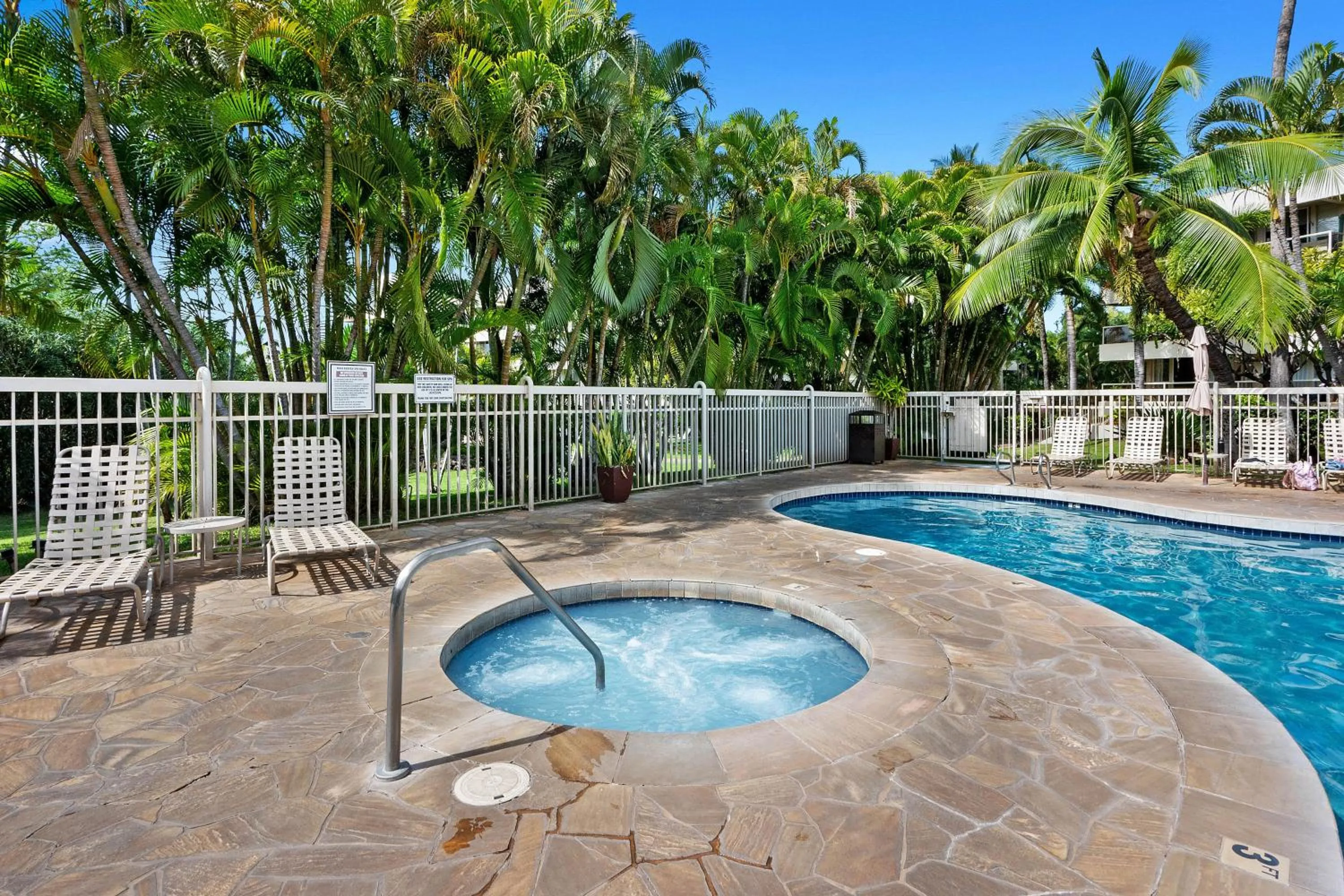 Hot Tub in Steps to Beach Shops and Dining with Beautiful Views