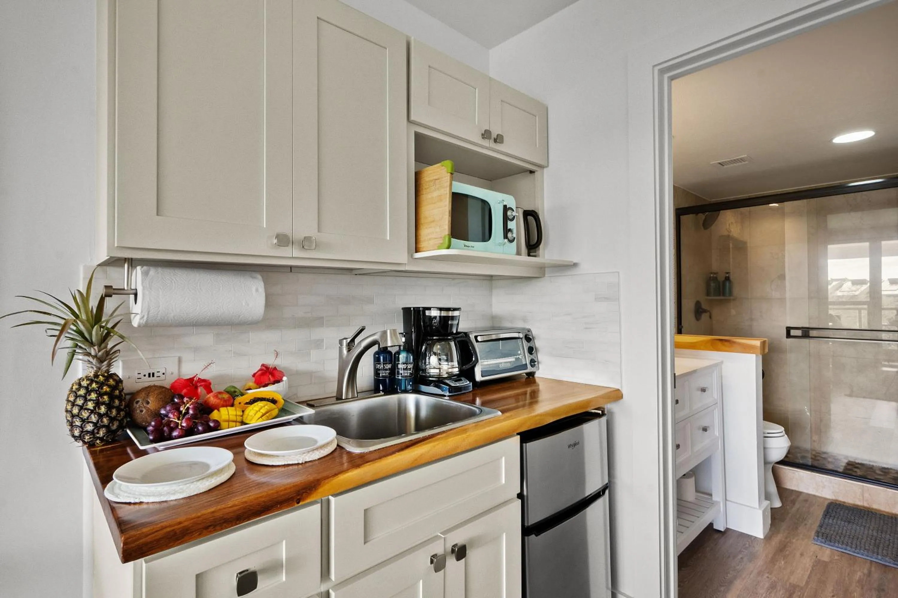 kitchen in Steps to Beach Shops and Dining with Beautiful Views