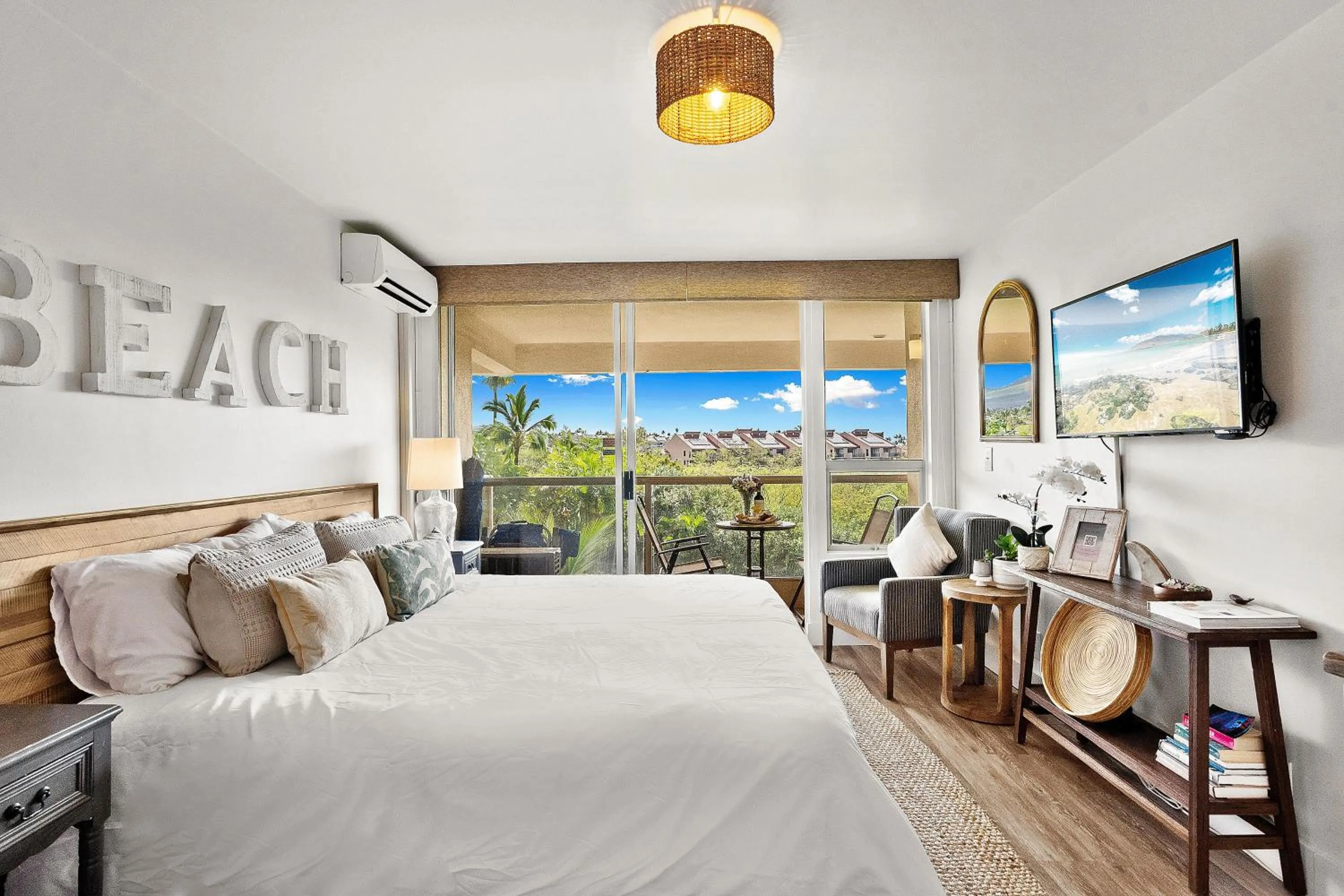 Living room, Bed in Steps to Beach Shops and Dining with Beautiful Views