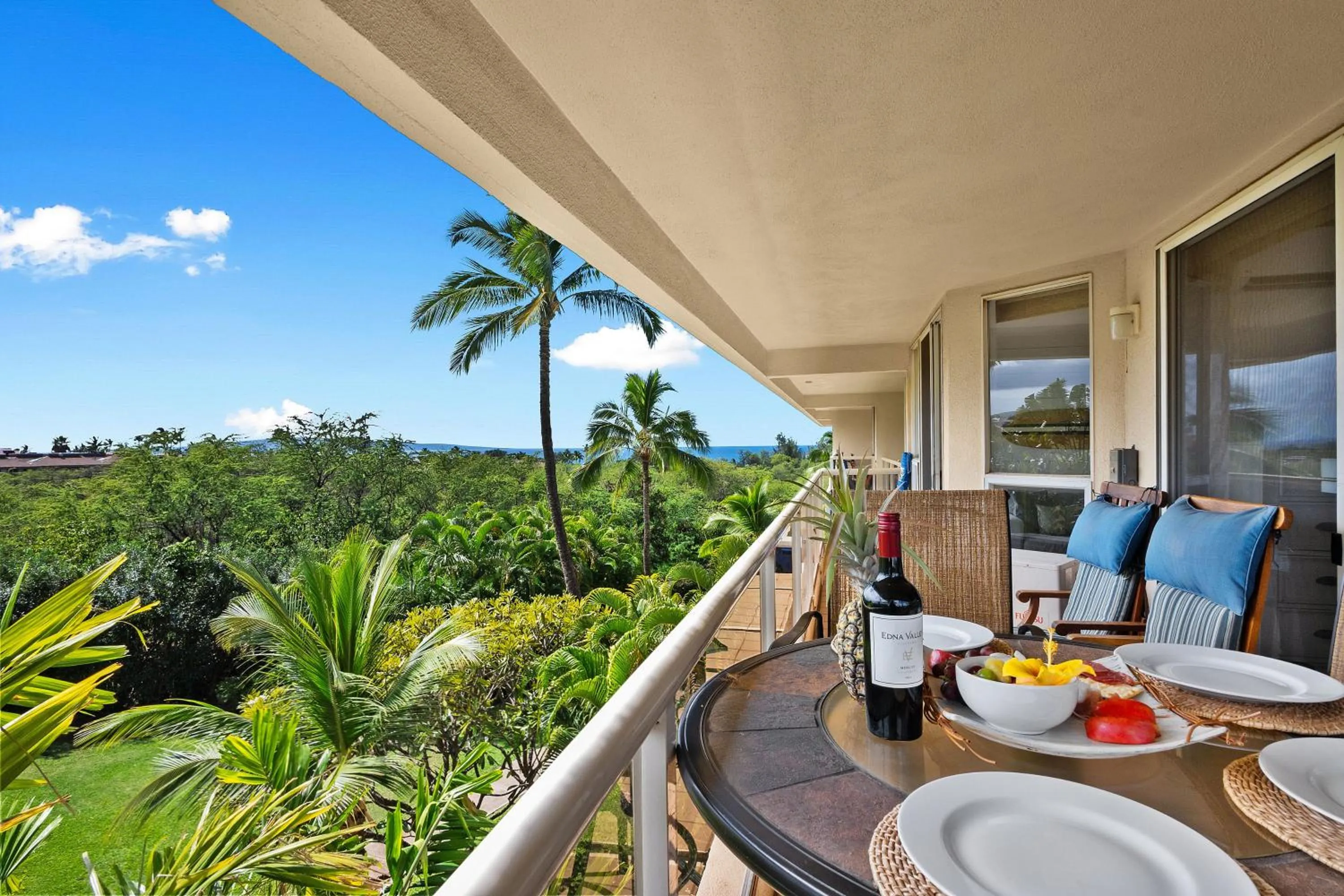 Patio in Steps to Beach Shops and Dining with Beautiful Views