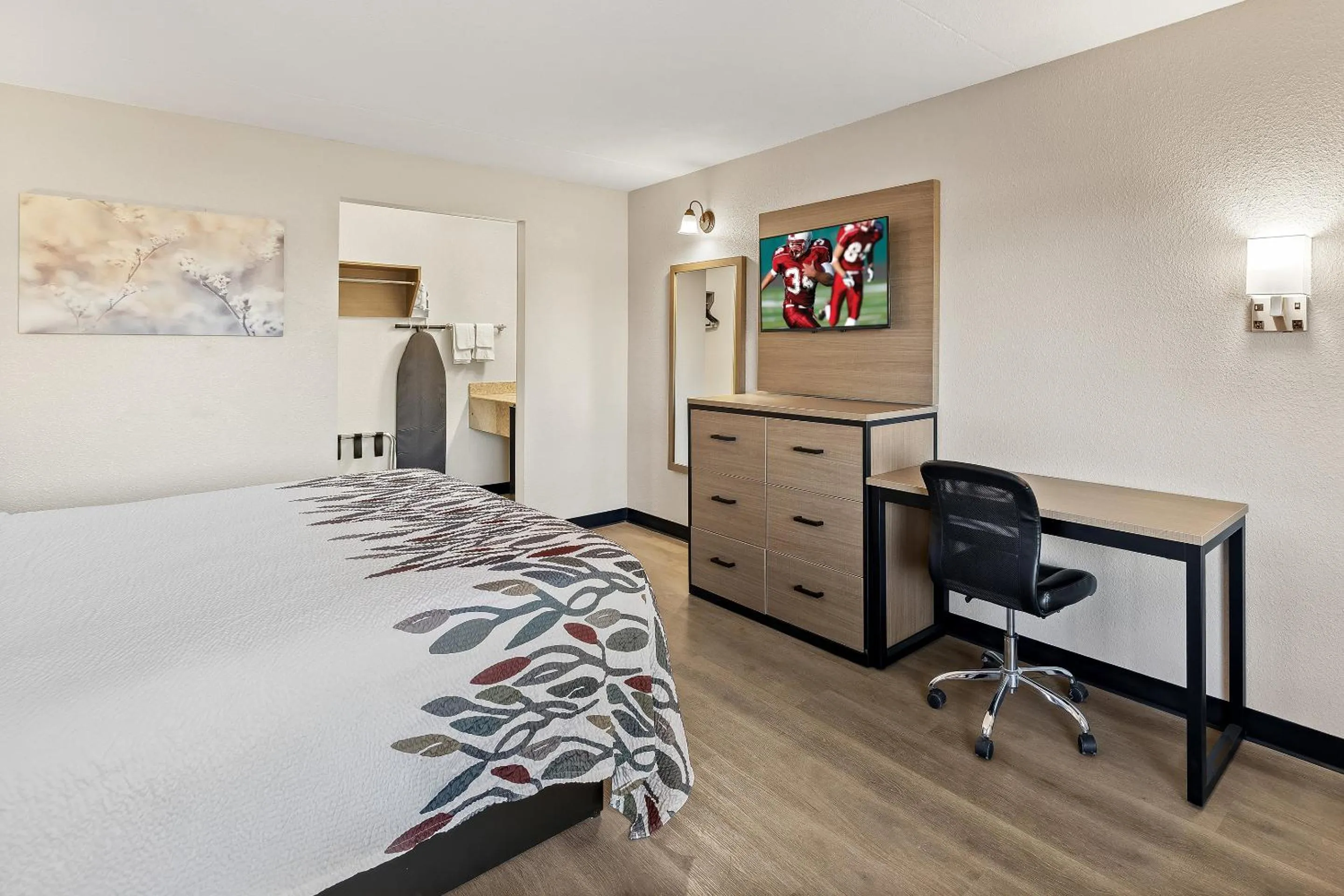 Bedroom, Bed in Red Roof Inn Tucson - Vail