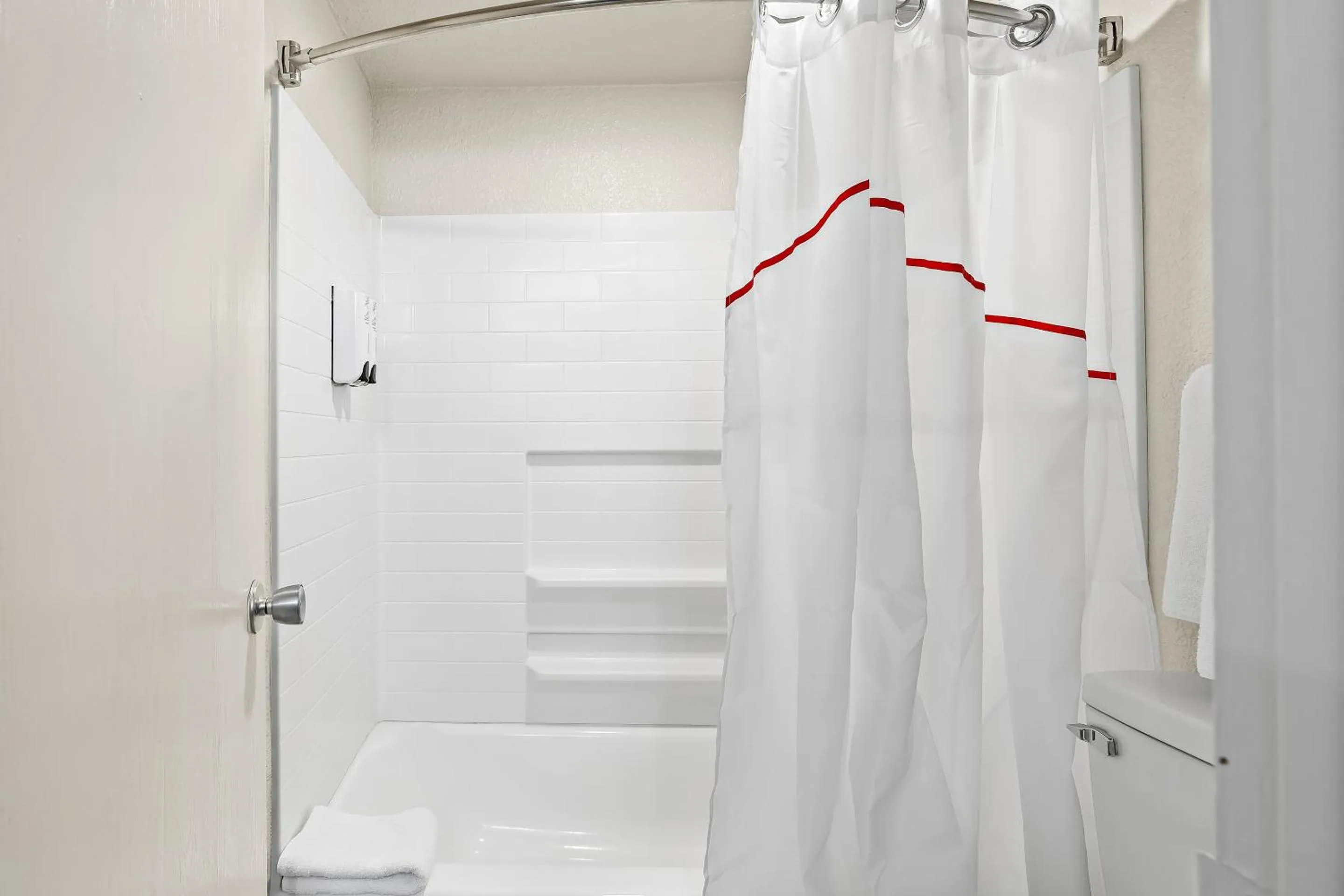 Bathroom in Red Roof Inn Tucson - Vail