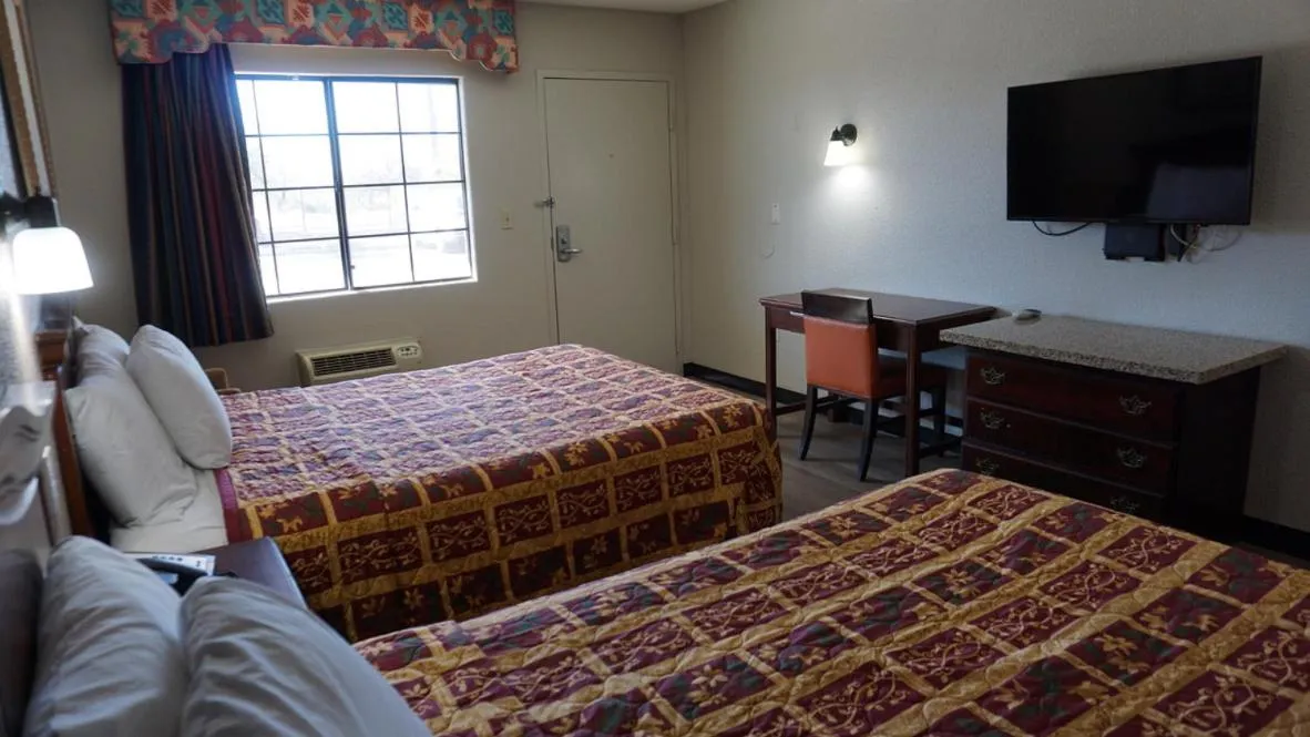 Bed in Travel Inn Tucson