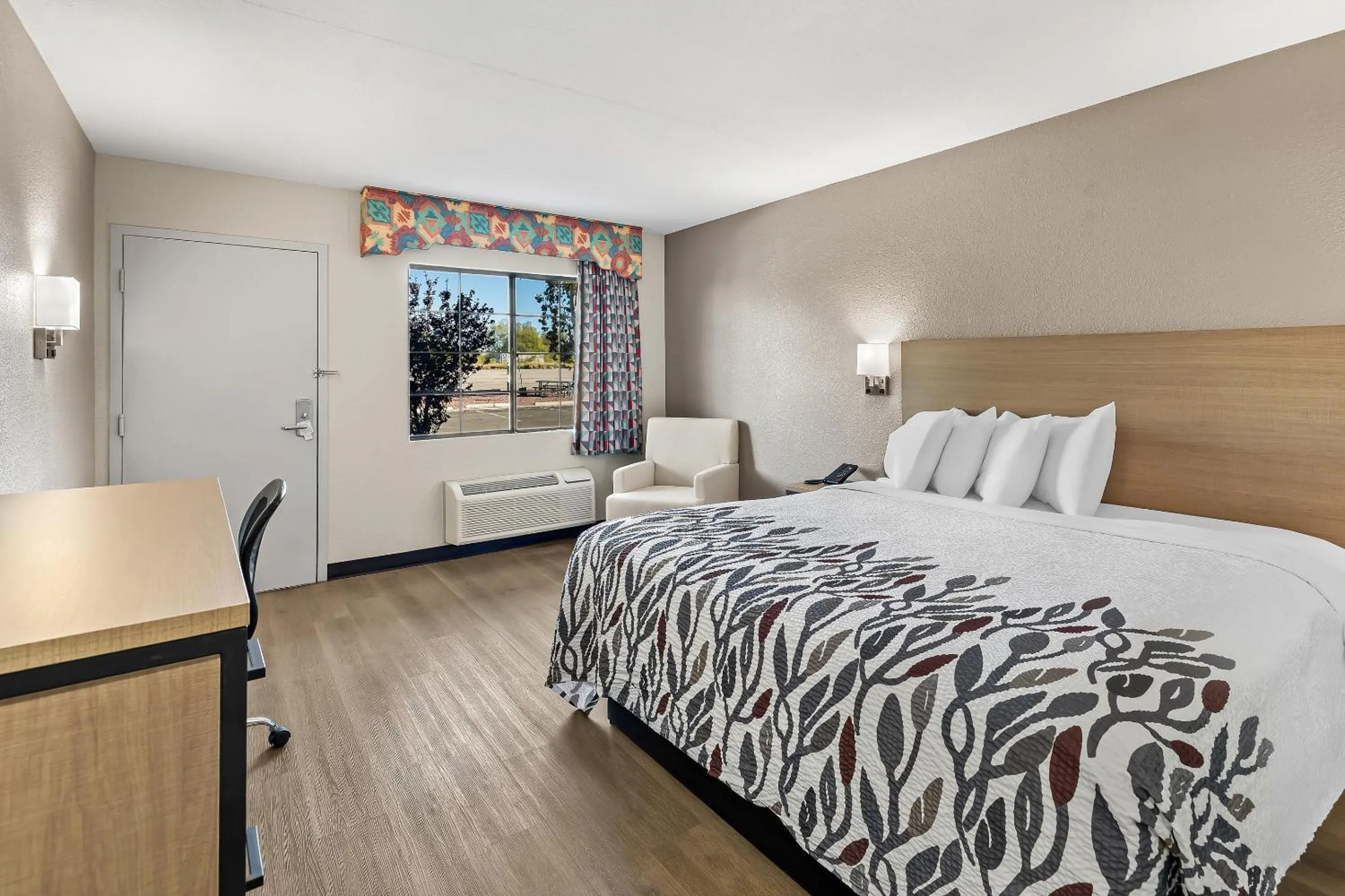 Bedroom, Bed in Red Roof Inn Tucson - Vail