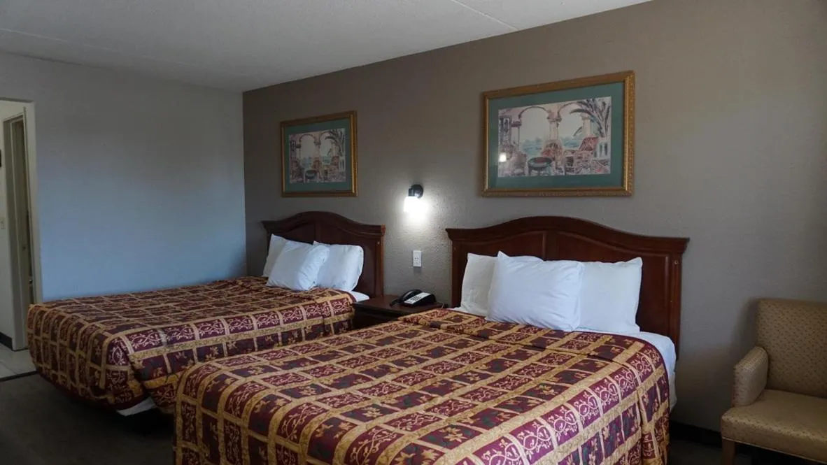 Photo of the whole room, Bed in Travel Inn Tucson