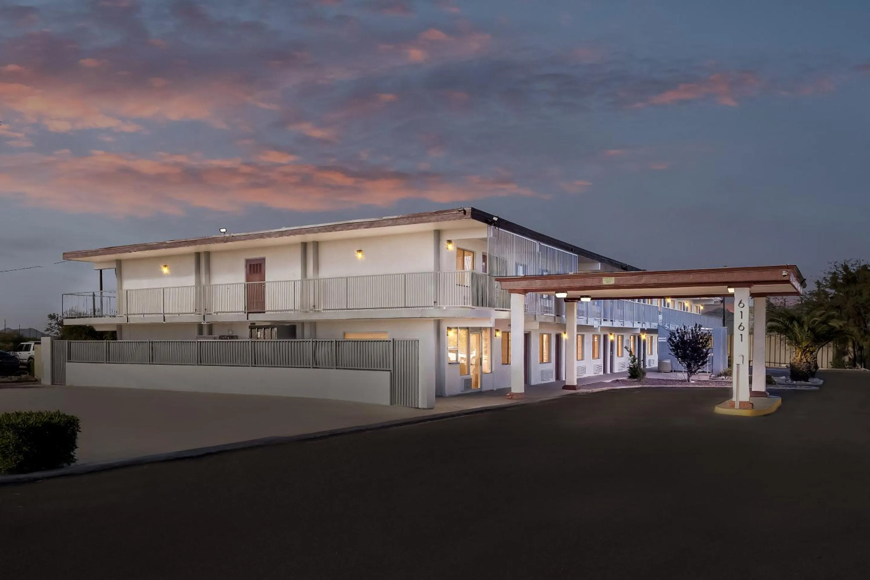 Facade/entrance in Red Roof Inn Tucson - Vail