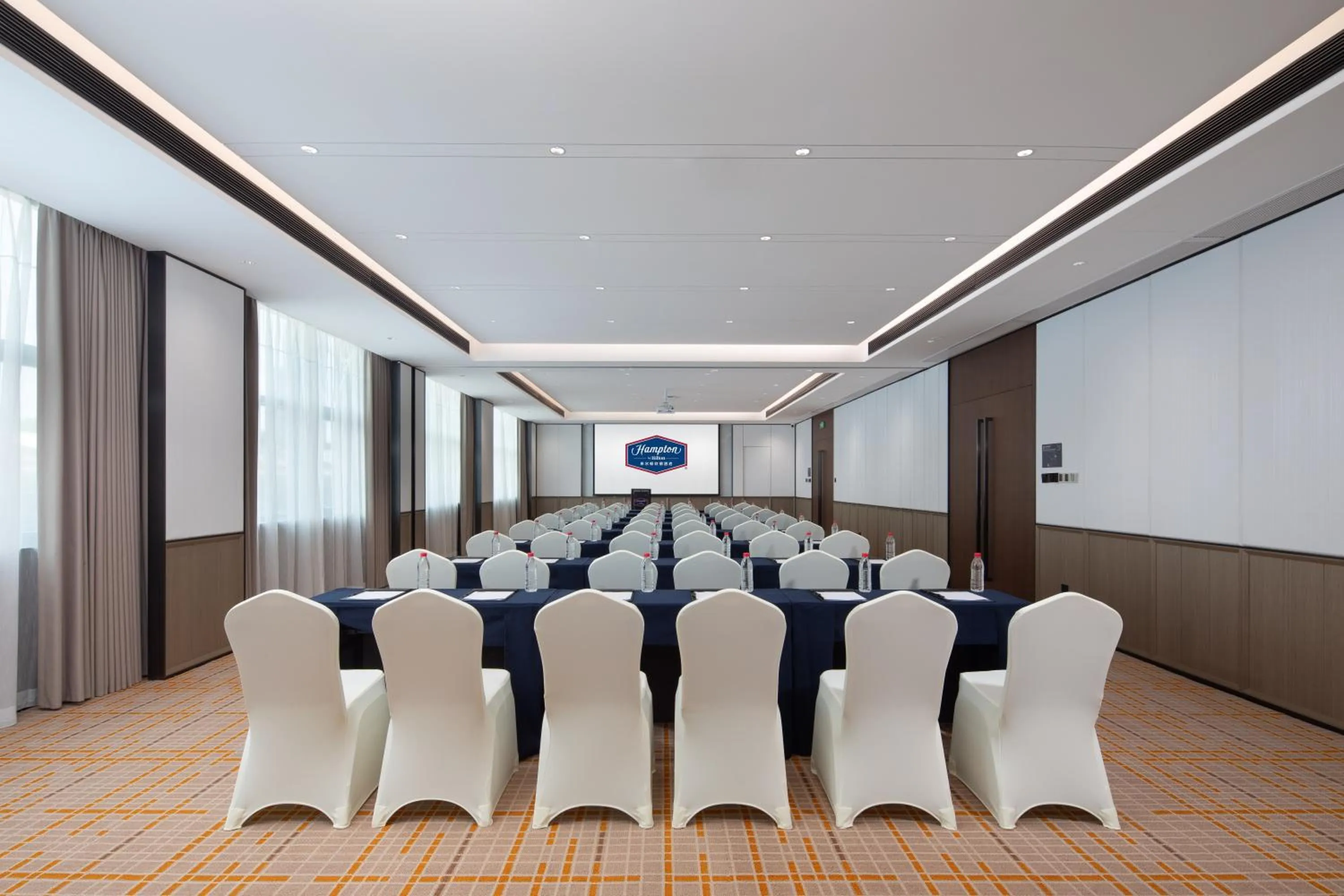 Meeting/conference room in 广州新塘站希尔顿欢朋酒店