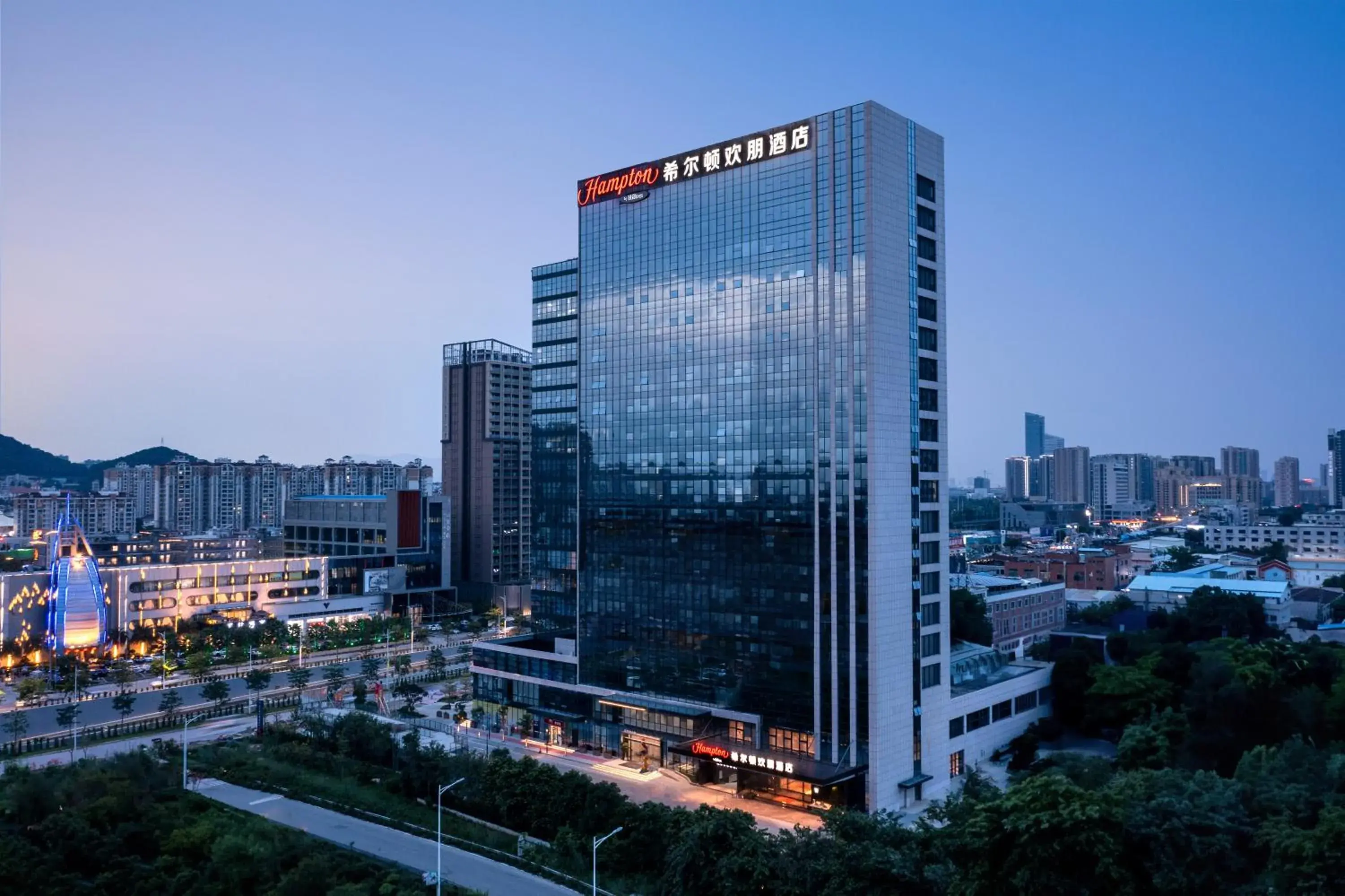 Property building in Hampton by Hilton Guangzhou Xintang-Free Canton Fair Shuttle Property building in Hampton by Hilton Guangzhou Xintang-Free Canton Fair Shuttle
