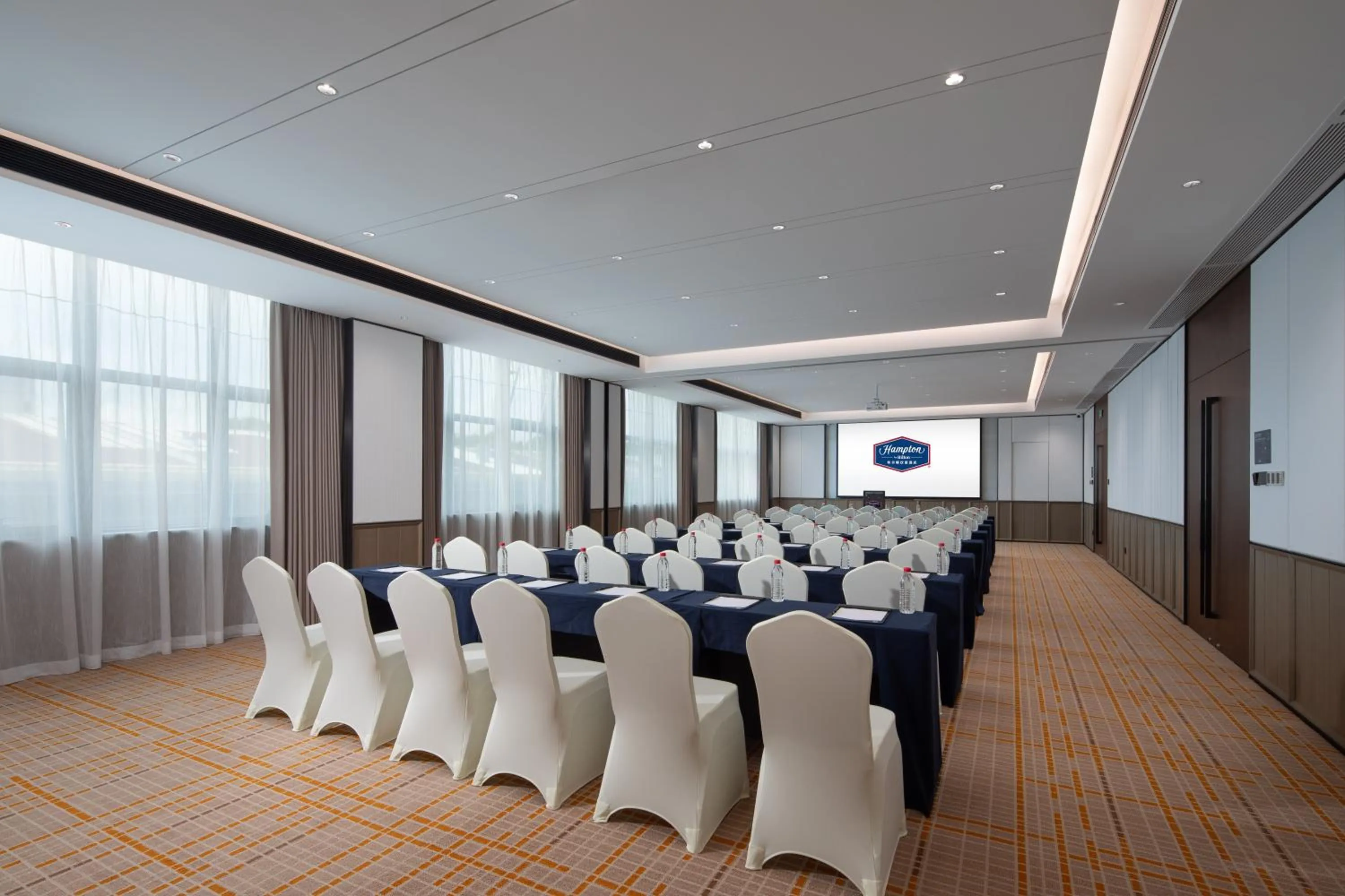 Meeting/conference room in 广州新塘站希尔顿欢朋酒店