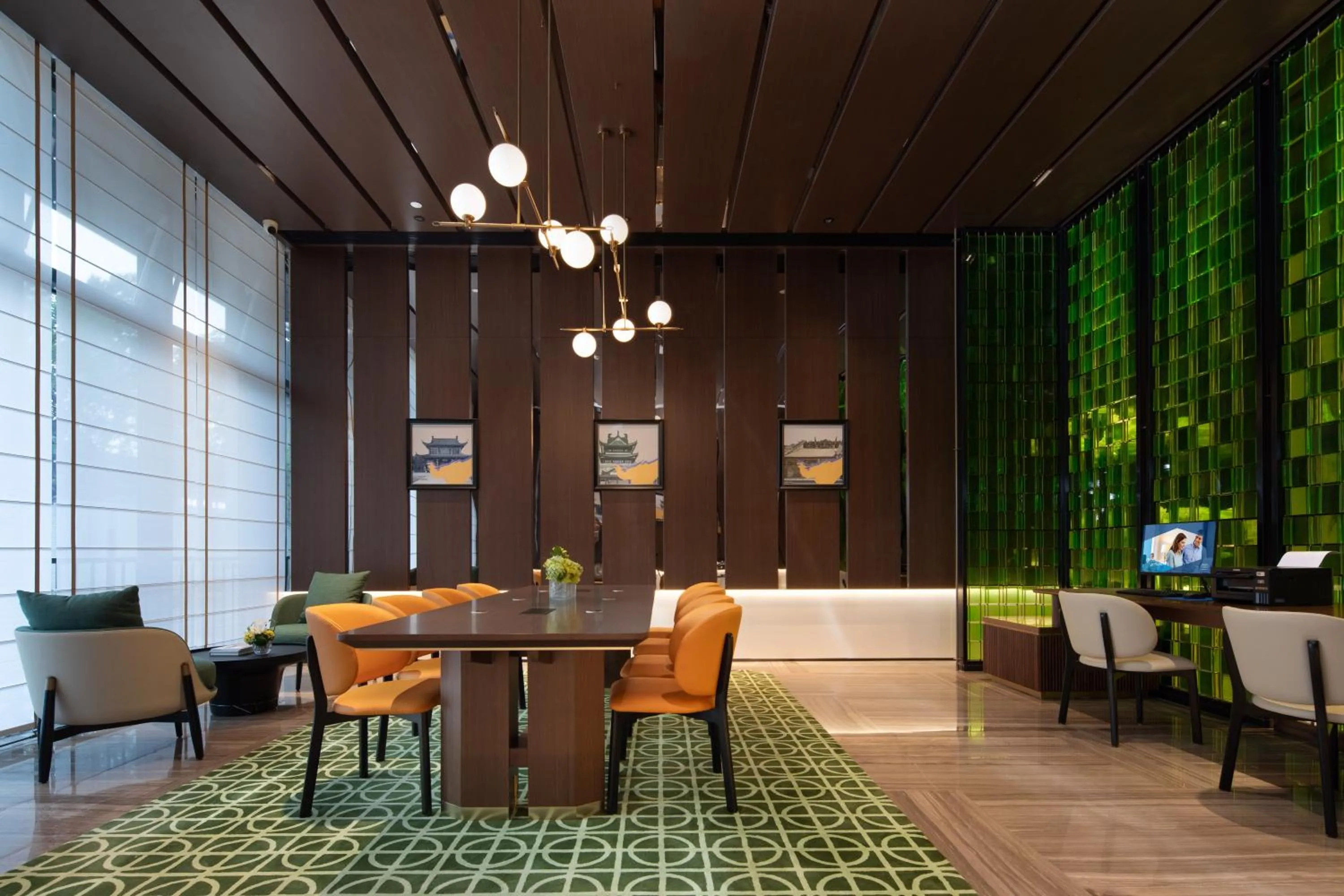 Seating area in 广州新塘站希尔顿欢朋酒店