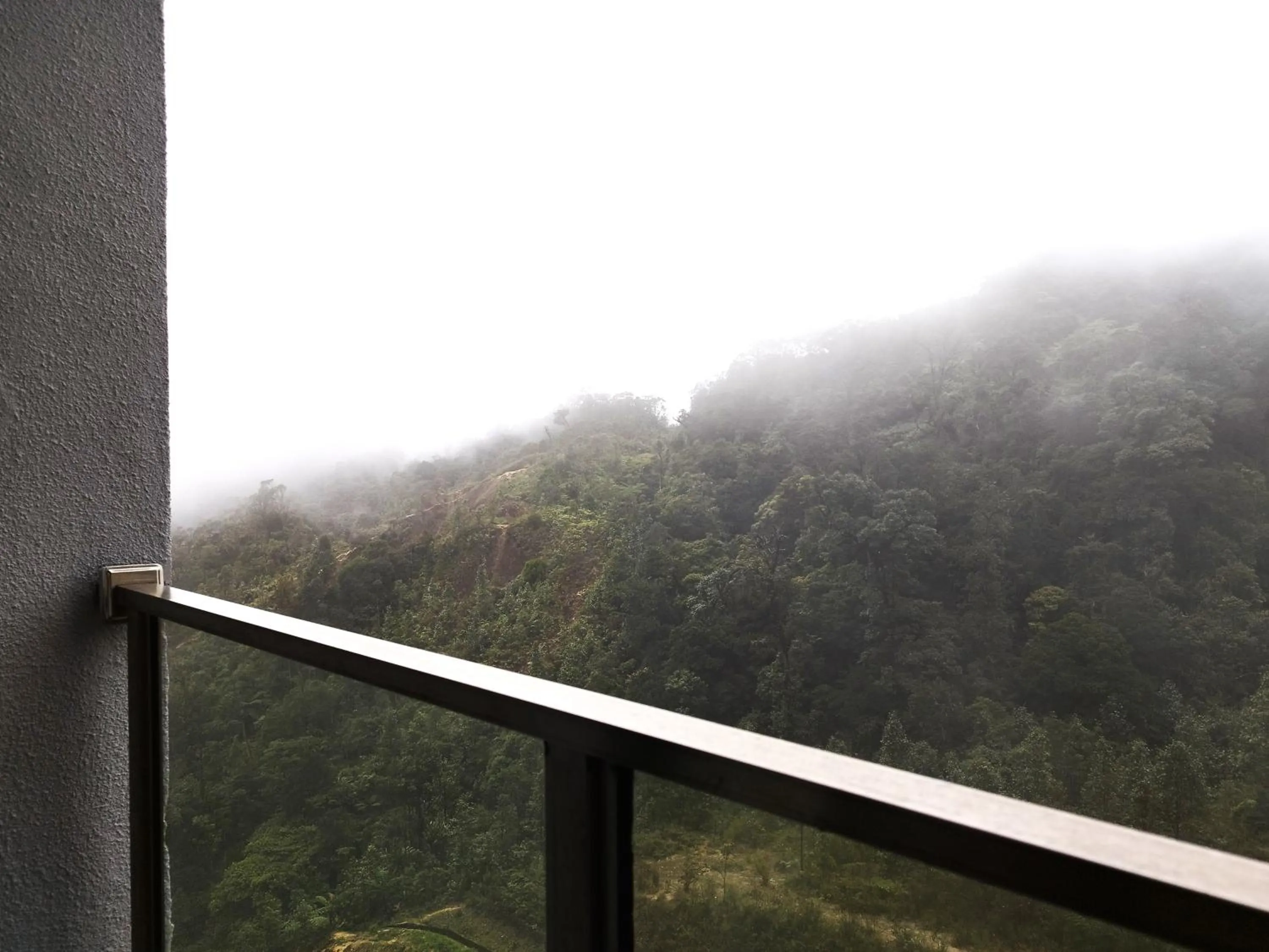 Balcony/Terrace in GENTING FoggyCold StayCation AT Ion Delemen By HAPYHOME