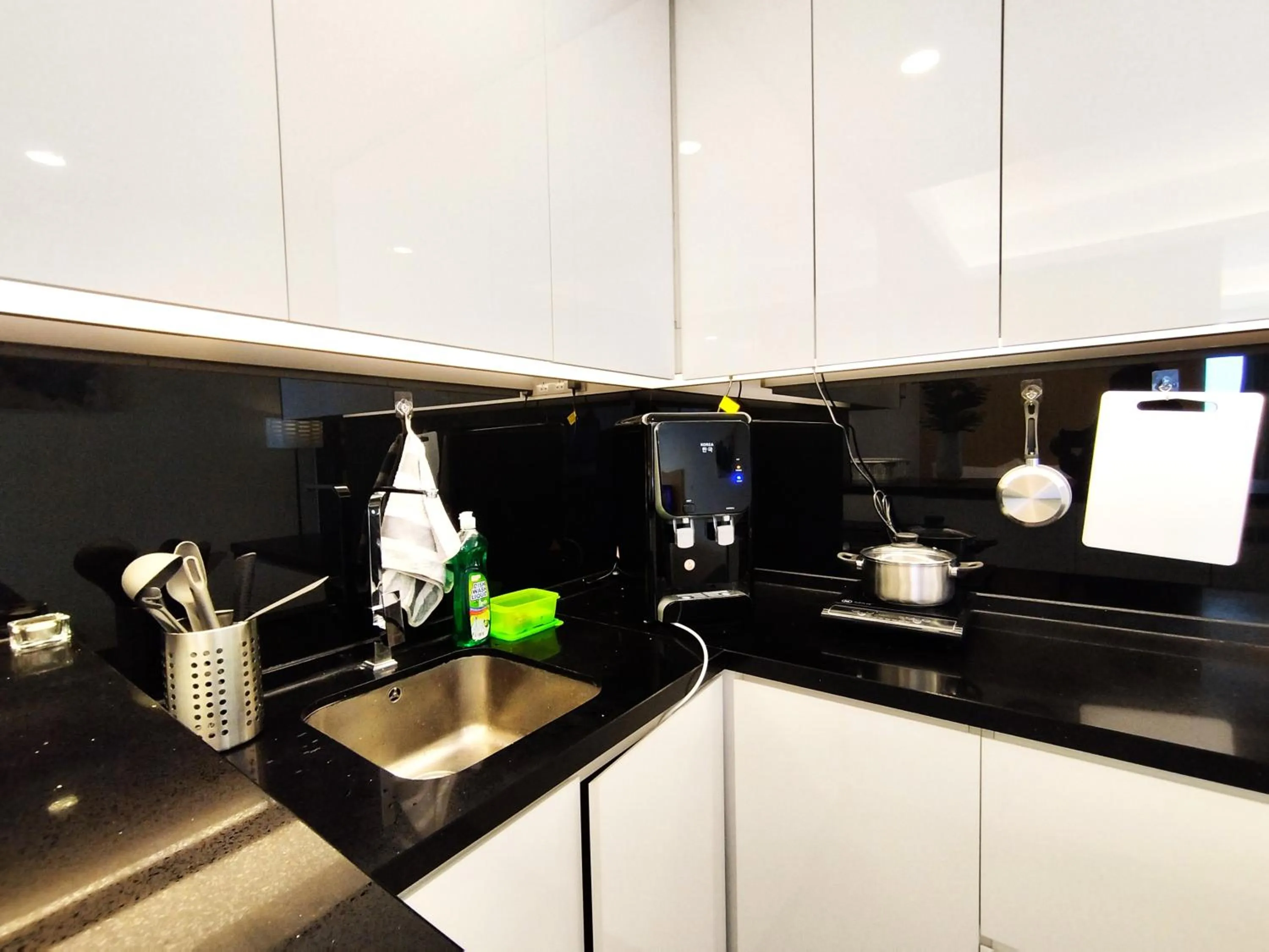 Kitchen or kitchenette in GENTING FoggyCold StayCation AT Ion Delemen By HAPYHOME