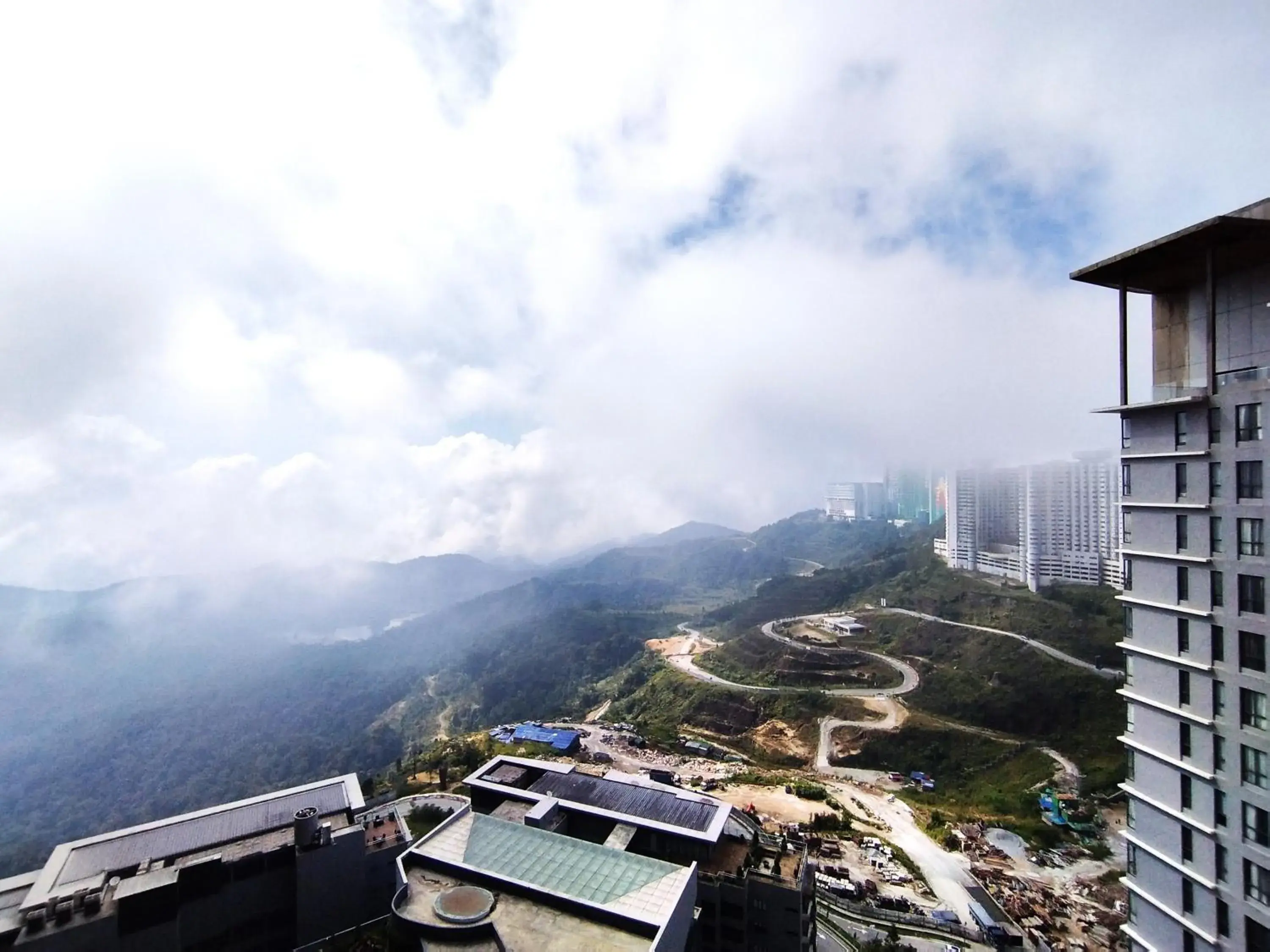 Mountain view in GENTING FoggyCold StayCation AT Ion Delemen By HAPYHOME Mountain view in GENTING FoggyCold StayCation AT Ion Delemen By HAPYHOME