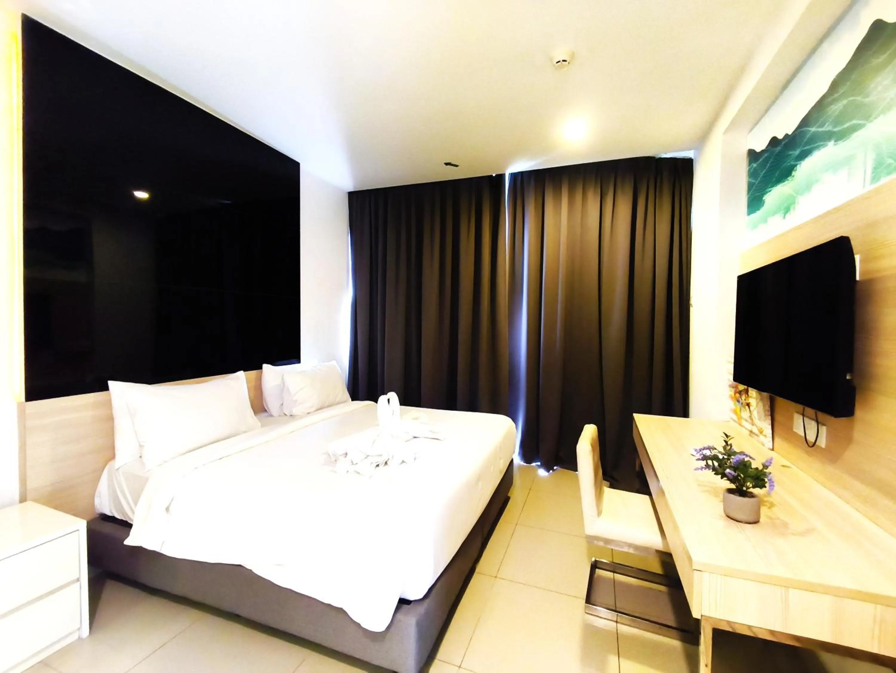 Bedroom, Bed in GENTING FoggyCold StayCation AT Ion Delemen By HAPYHOME