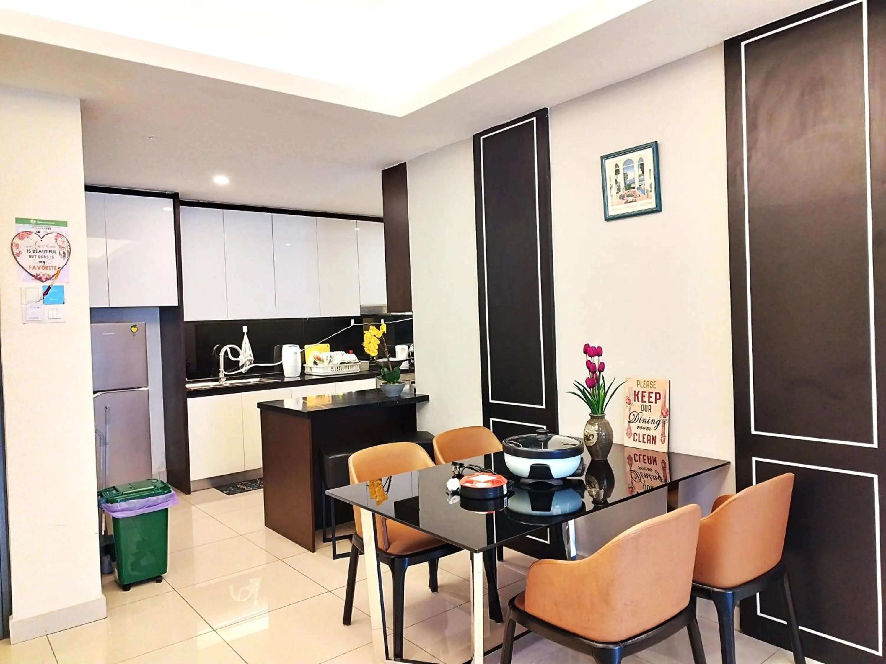 Living room in GENTING FoggyCold StayCation AT Ion Delemen By HAPYHOME