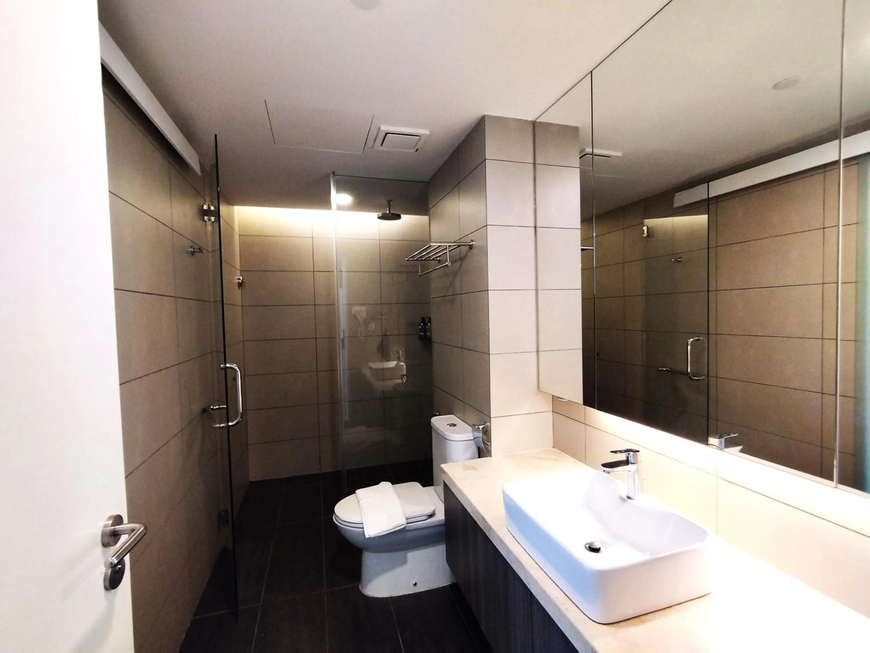 Bathroom in GENTING FoggyCold StayCation AT Ion Delemen By HAPYHOME