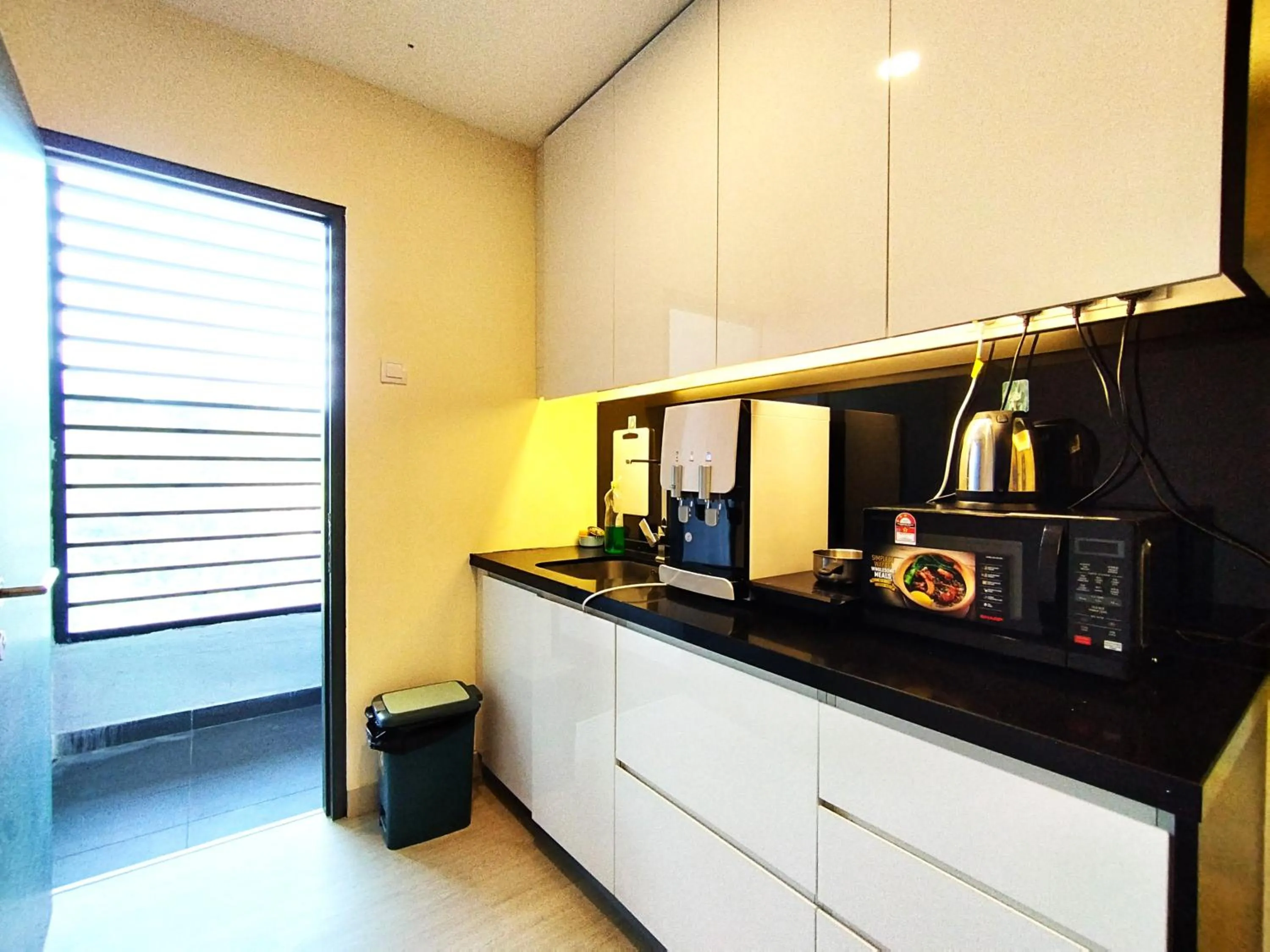 Kitchen or kitchenette in GENTING FoggyCold StayCation AT Ion Delemen By HAPYHOME