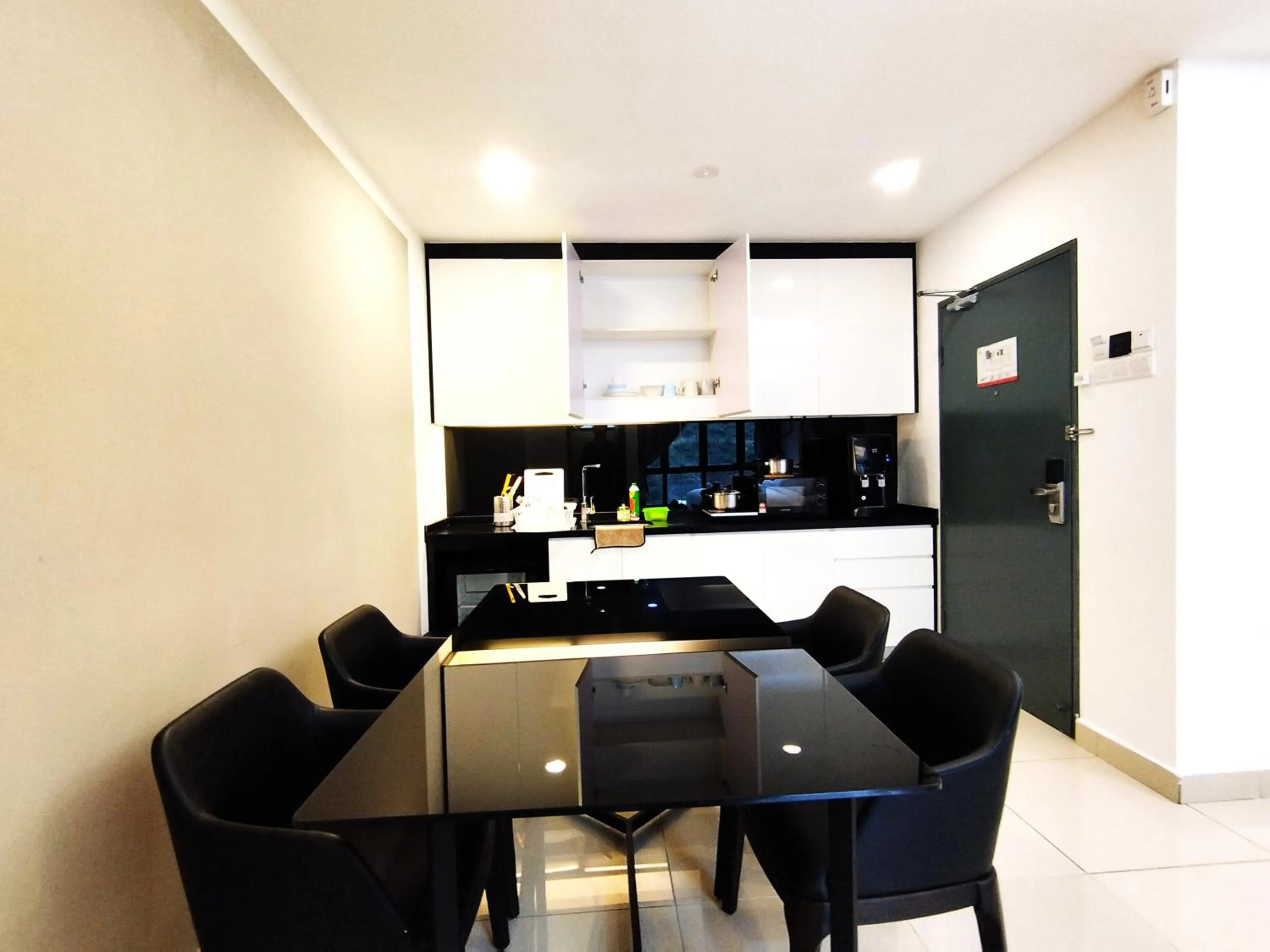 kitchen in GENTING FoggyCold StayCation AT Ion Delemen By HAPYHOME