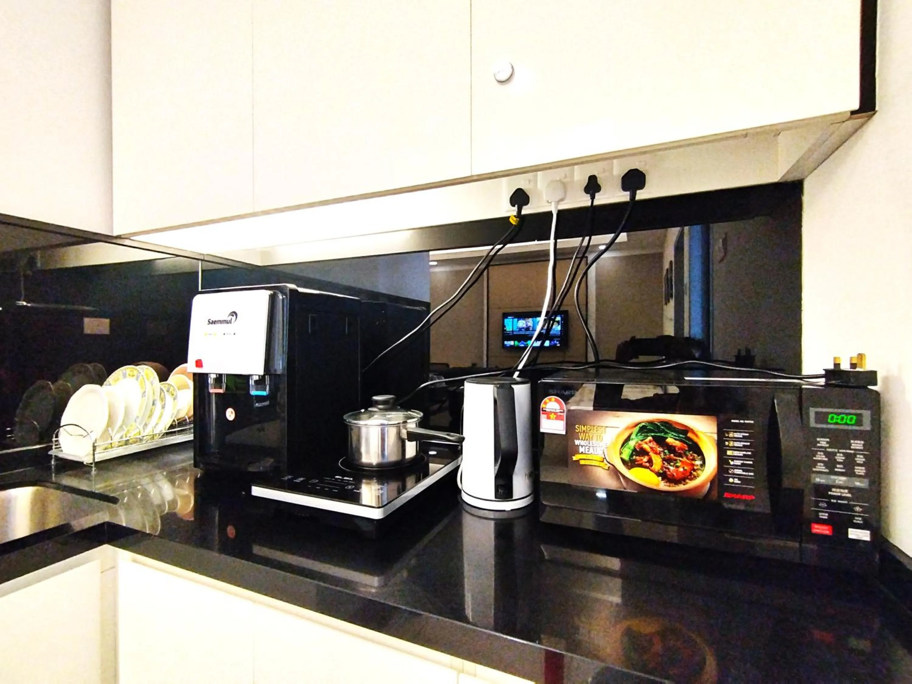 kitchen in GENTING FoggyCold StayCation AT Ion Delemen By HAPYHOME