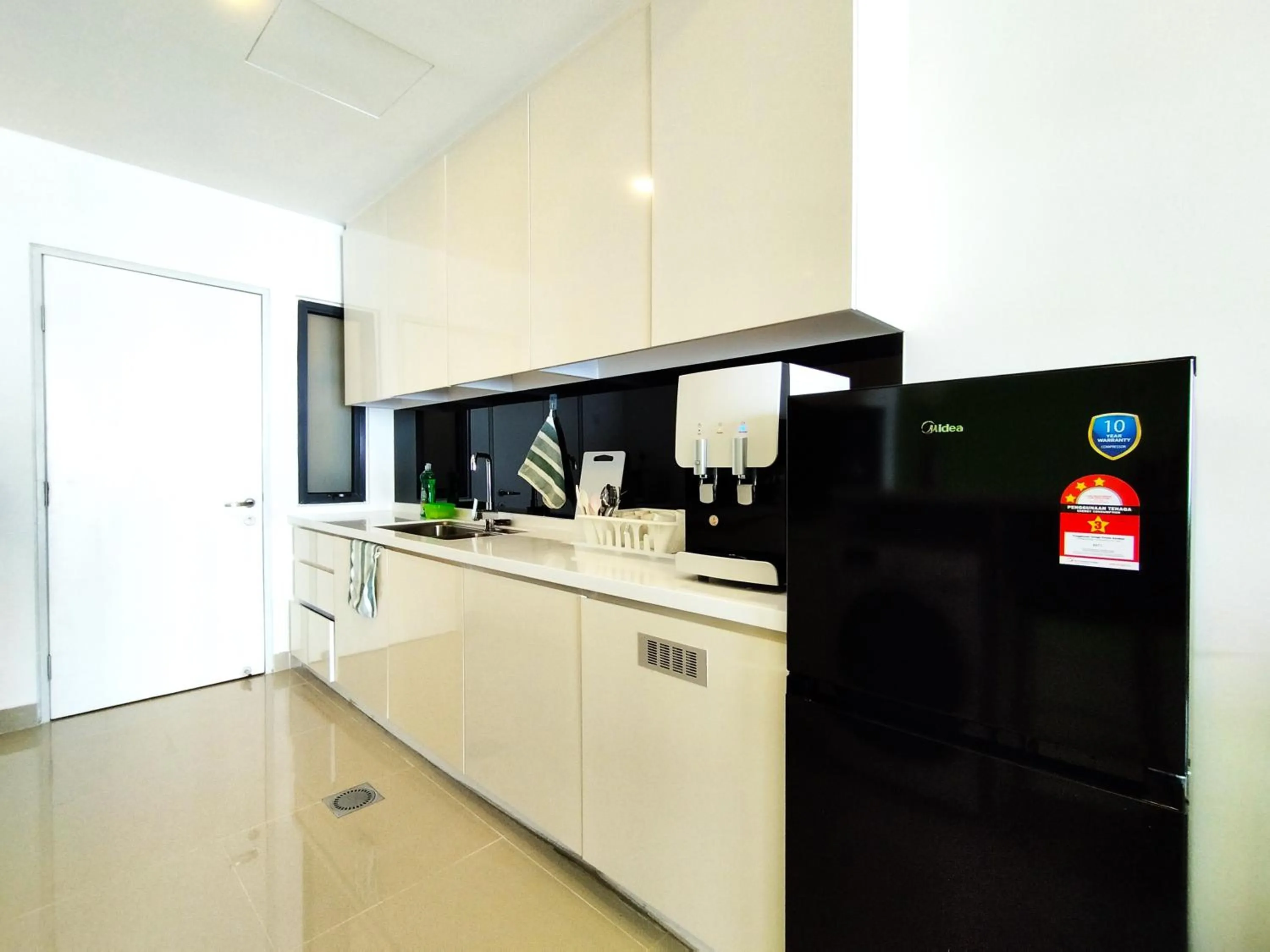 Kitchen or kitchenette in GENTING FoggyCold StayCation AT Ion Delemen By HAPYHOME