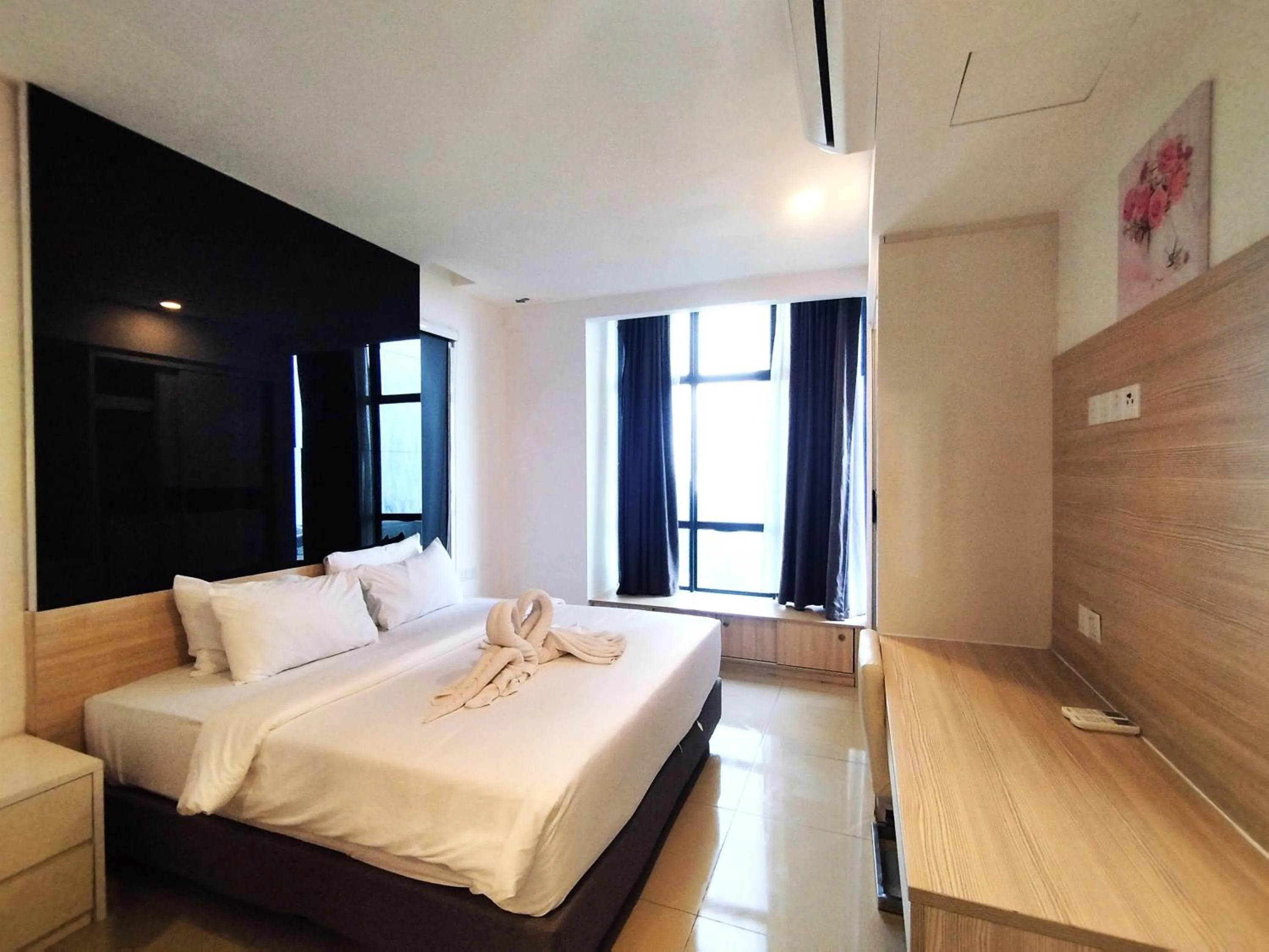 Bedroom, Bed in GENTING FoggyCold StayCation AT Ion Delemen By HAPYHOME