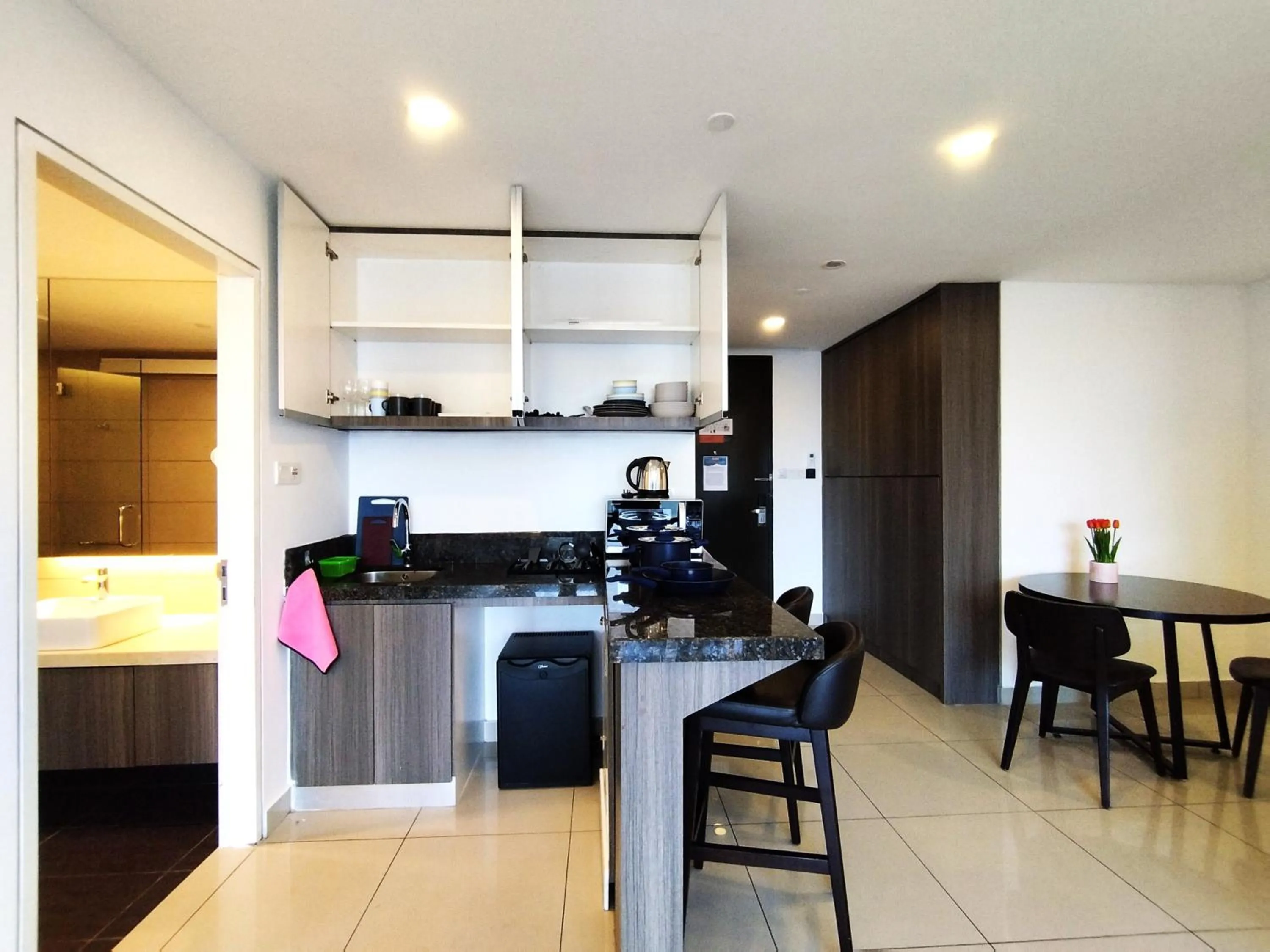 Kitchen or kitchenette in GENTING FoggyCold StayCation AT Ion Delemen By HAPYHOME