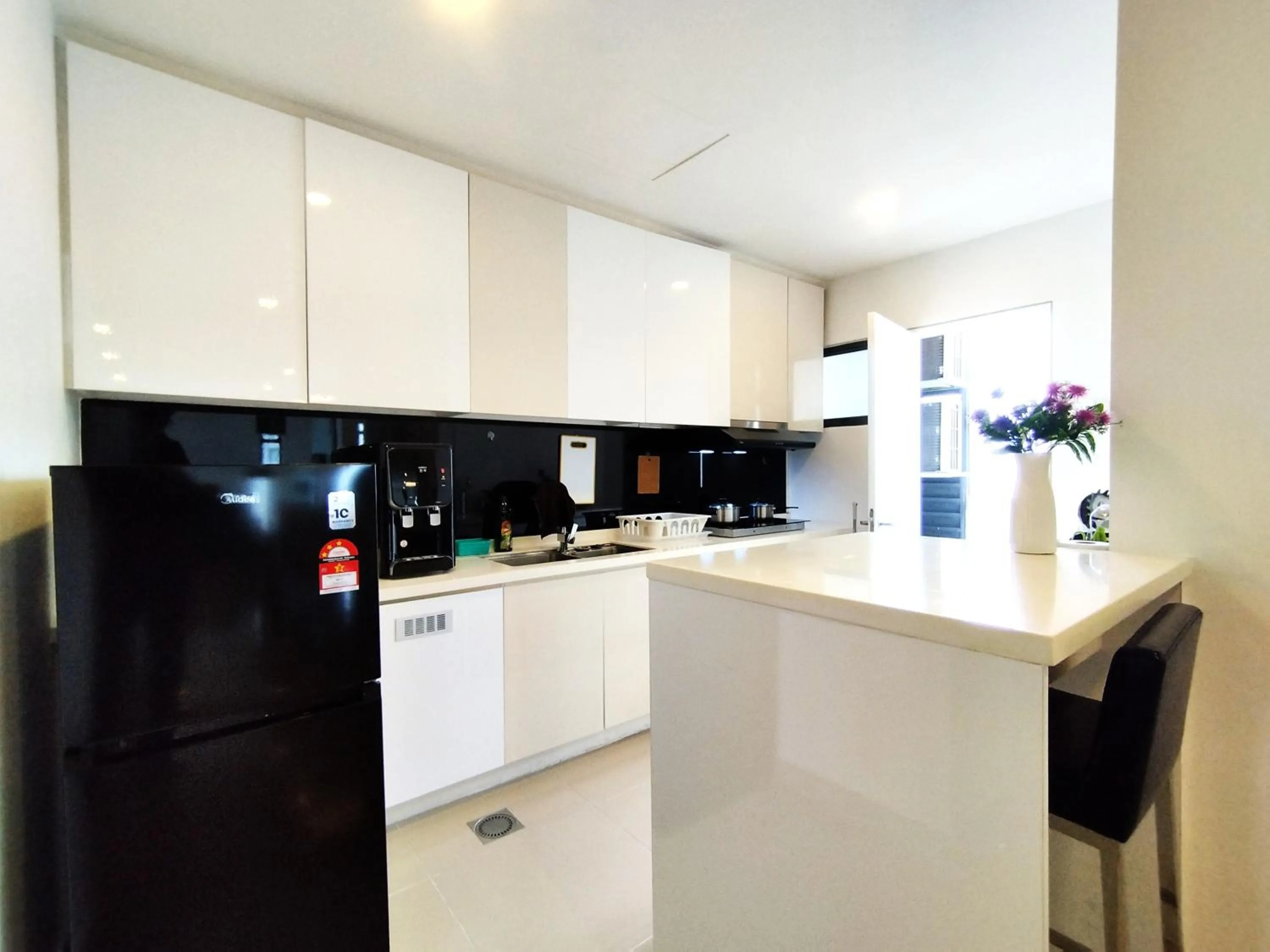 Kitchen or kitchenette in GENTING FoggyCold StayCation AT Ion Delemen By HAPYHOME