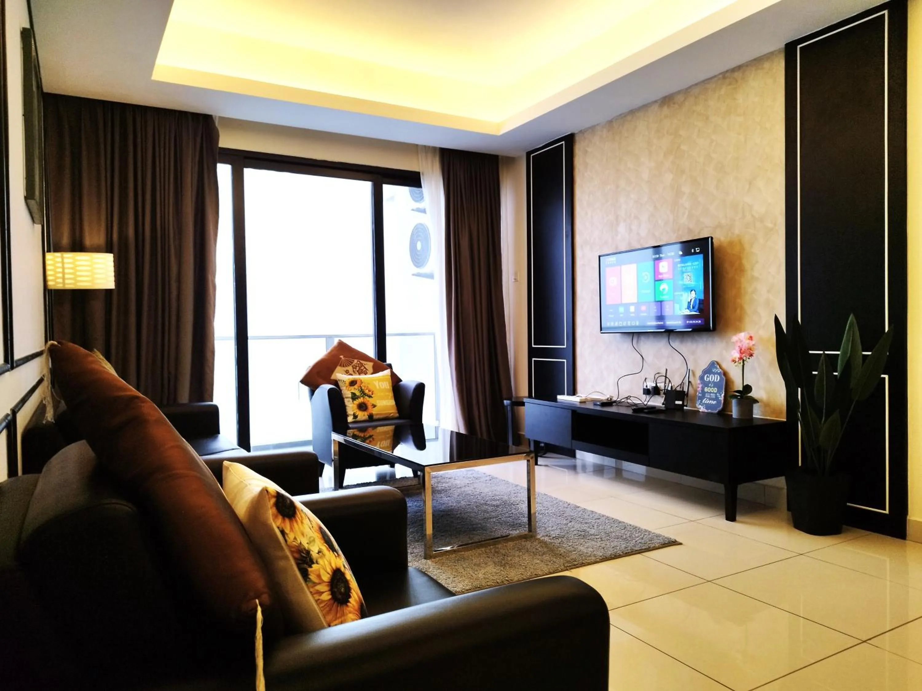 Living room in GENTING FoggyCold StayCation AT Ion Delemen By HAPYHOME