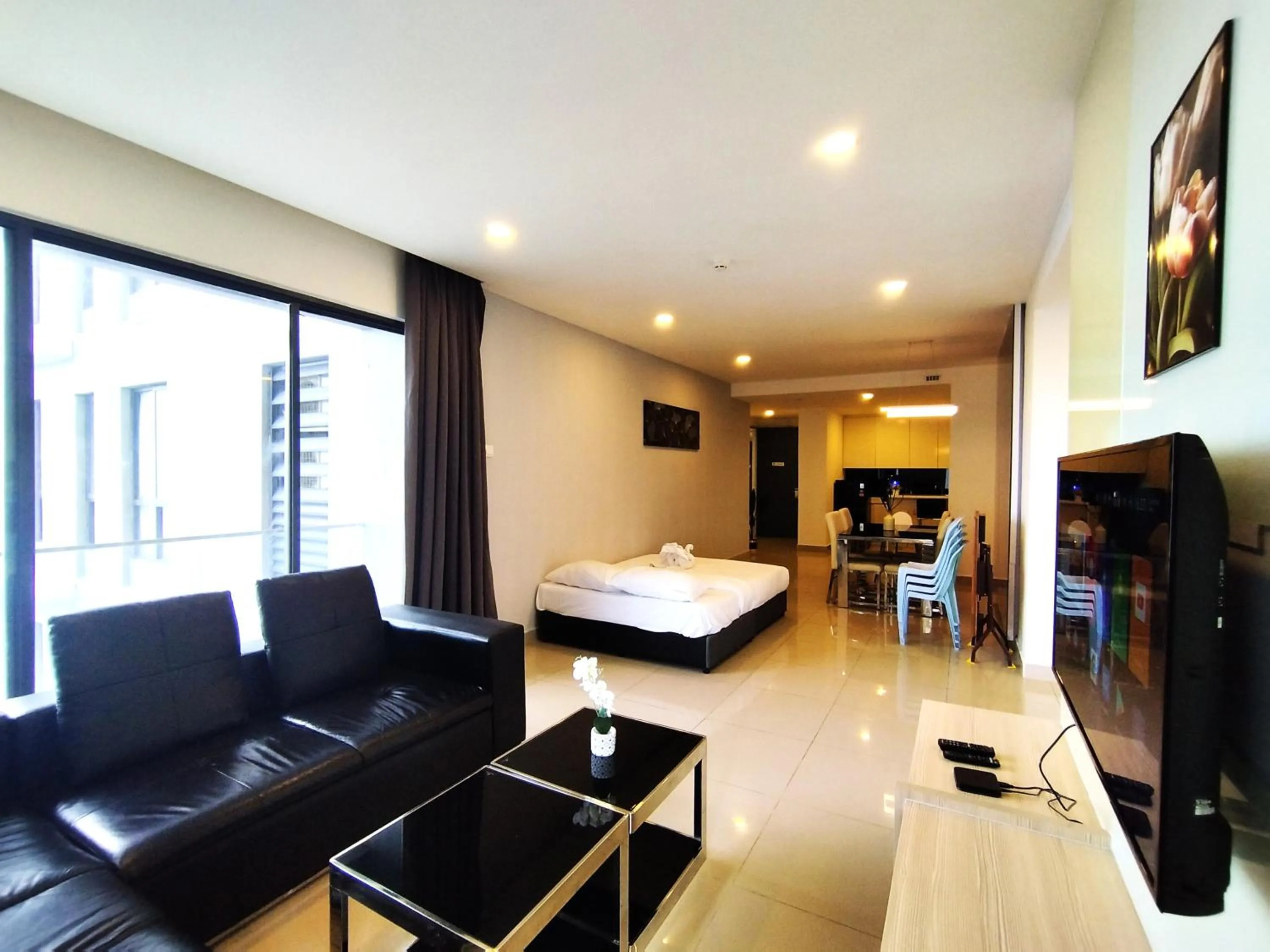 Living room in GENTING FoggyCold StayCation AT Ion Delemen By HAPYHOME