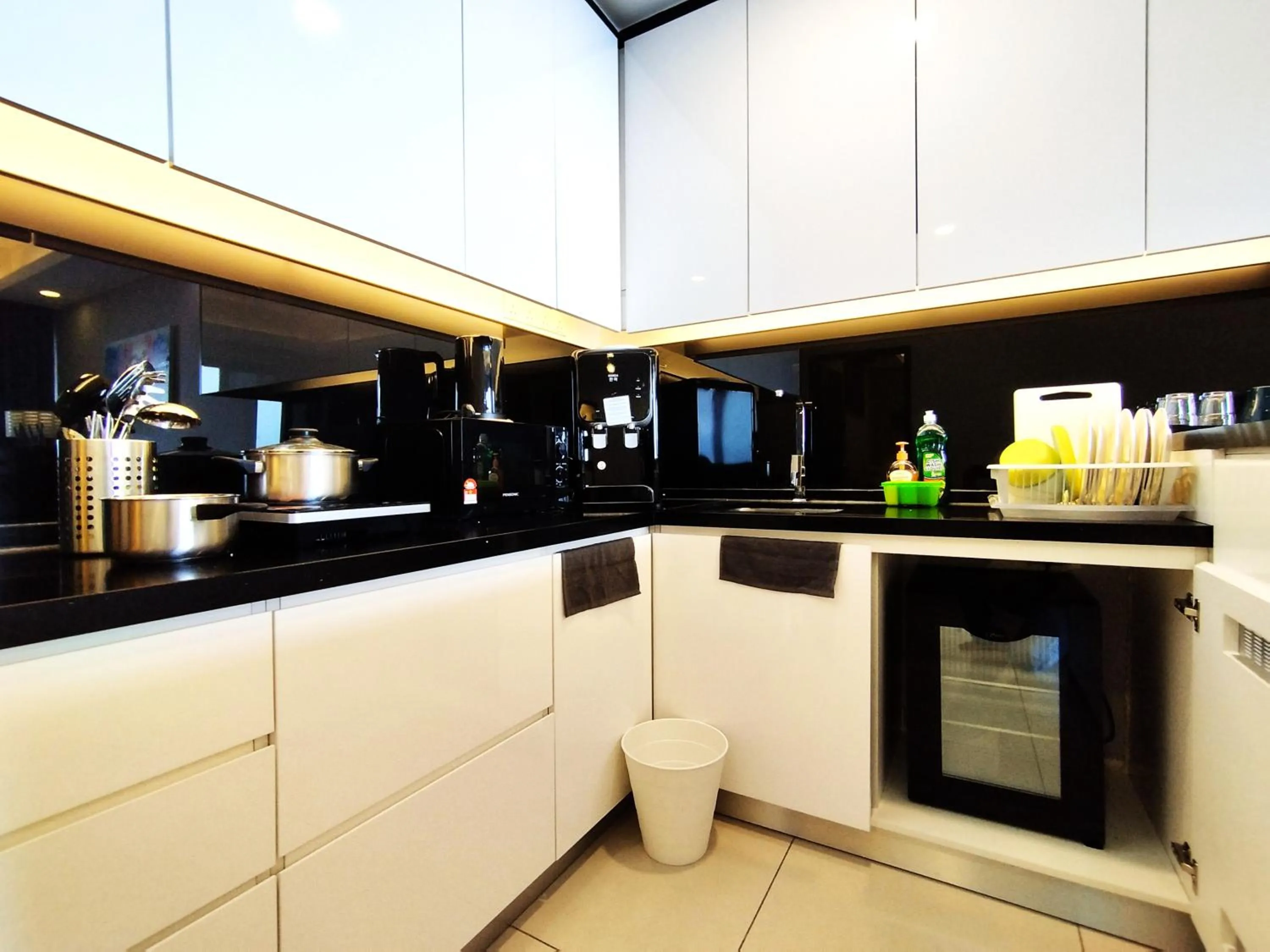 Kitchen or kitchenette in GENTING FoggyCold StayCation AT Ion Delemen By HAPYHOME