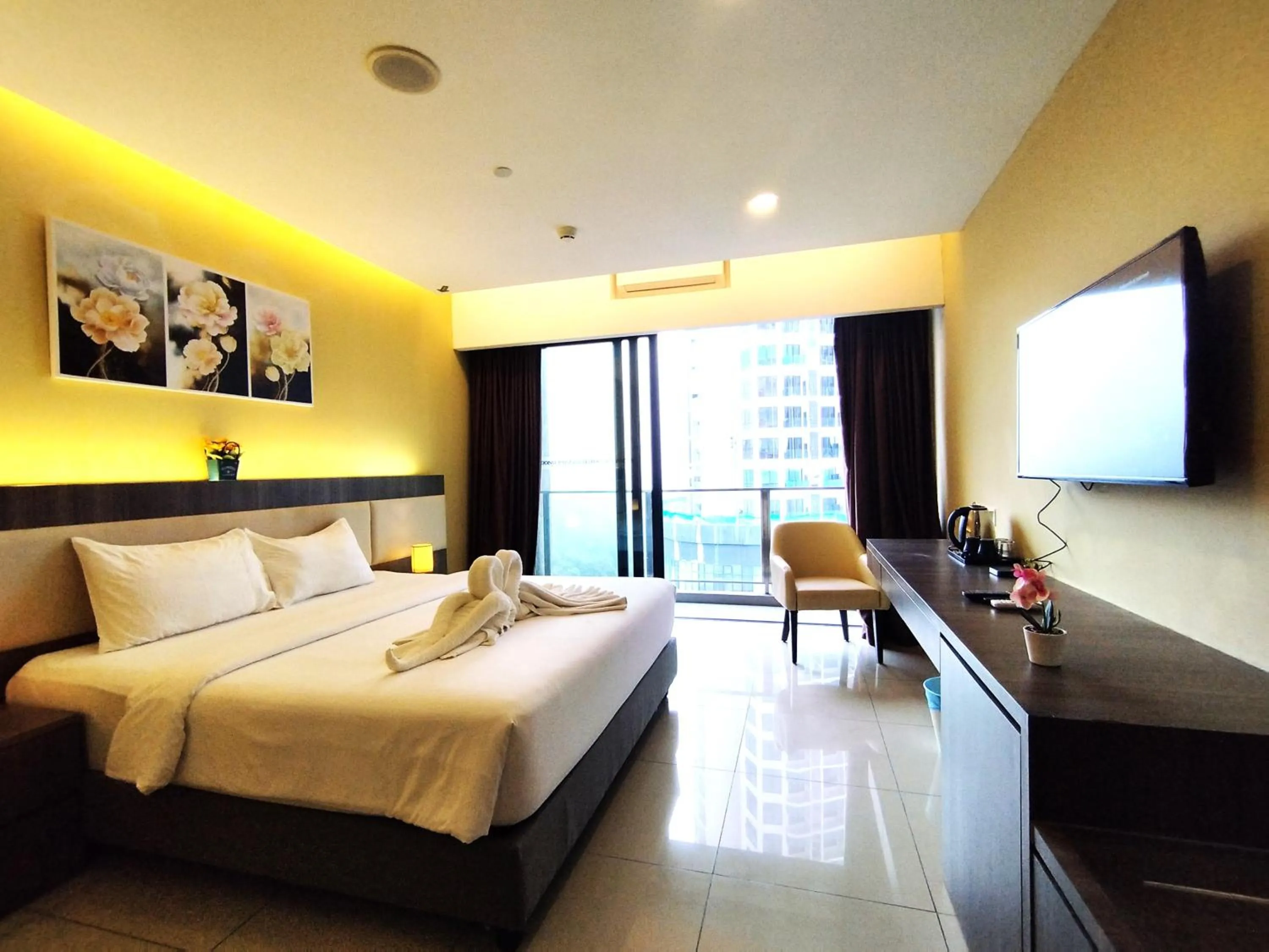 Bedroom, Bed in GENTING FoggyCold StayCation AT Ion Delemen By HAPYHOME