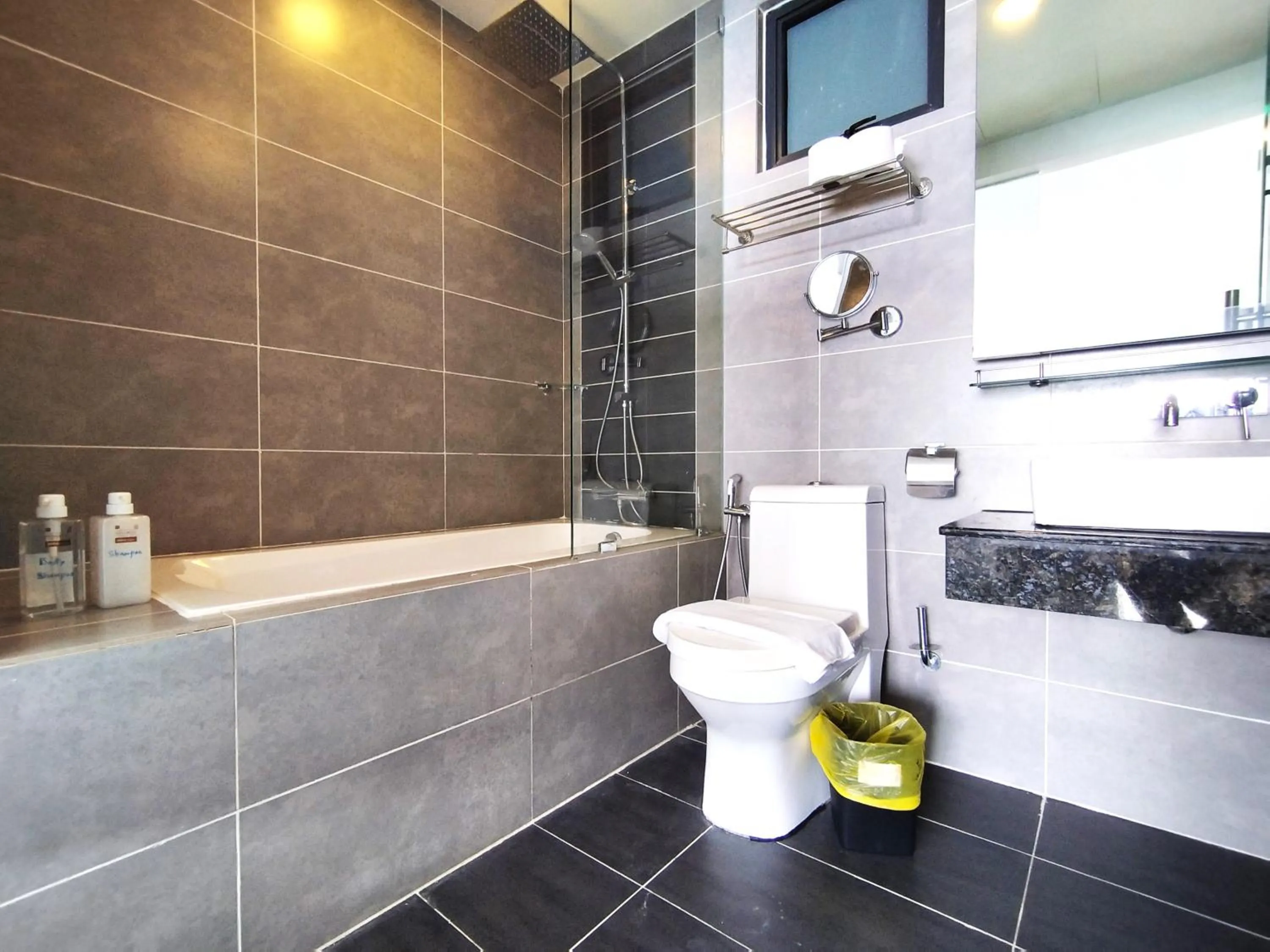 Bath in GENTING FoggyCold StayCation AT Ion Delemen By HAPYHOME