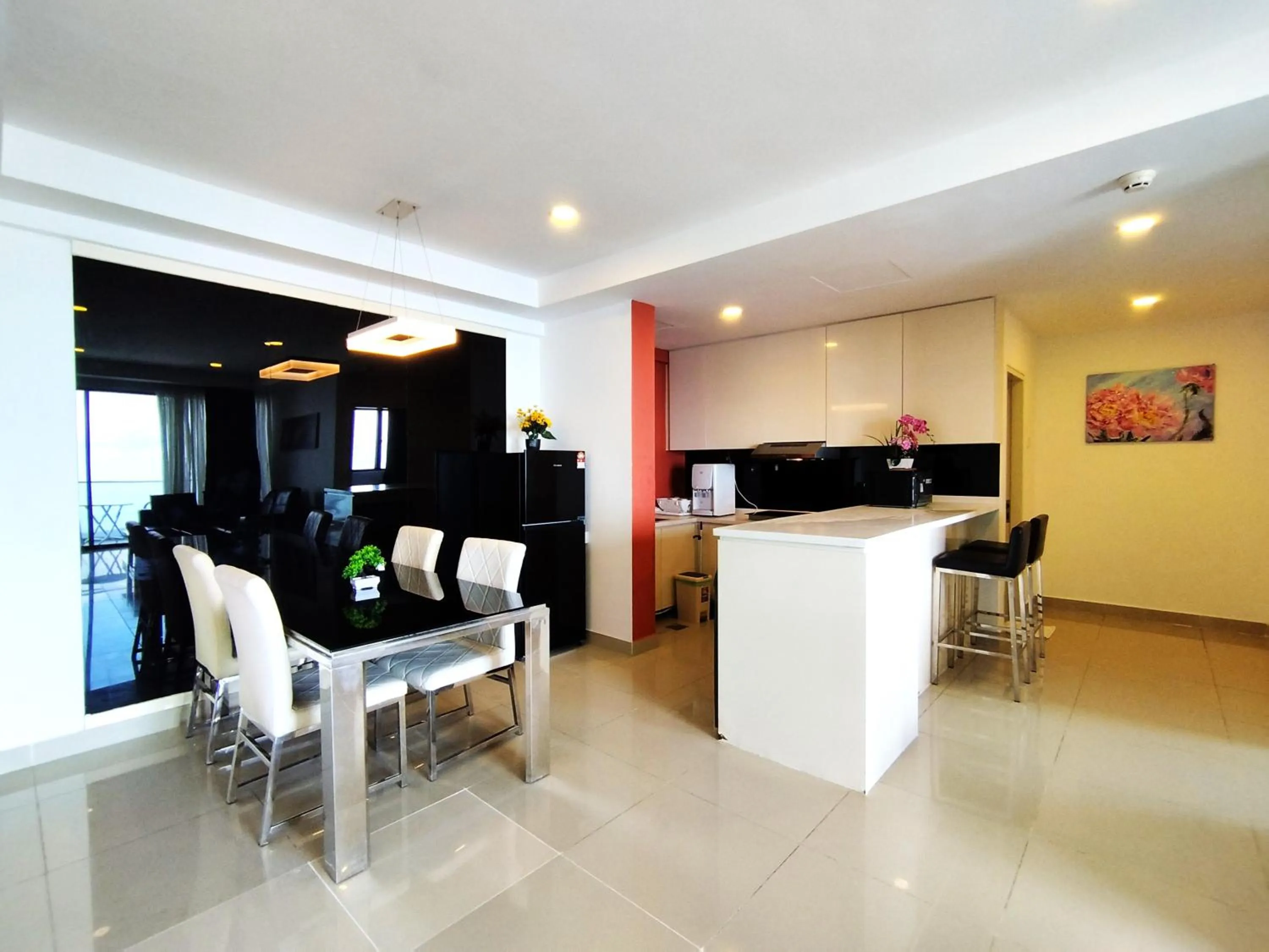 Living room in GENTING FoggyCold StayCation AT Ion Delemen By HAPYHOME