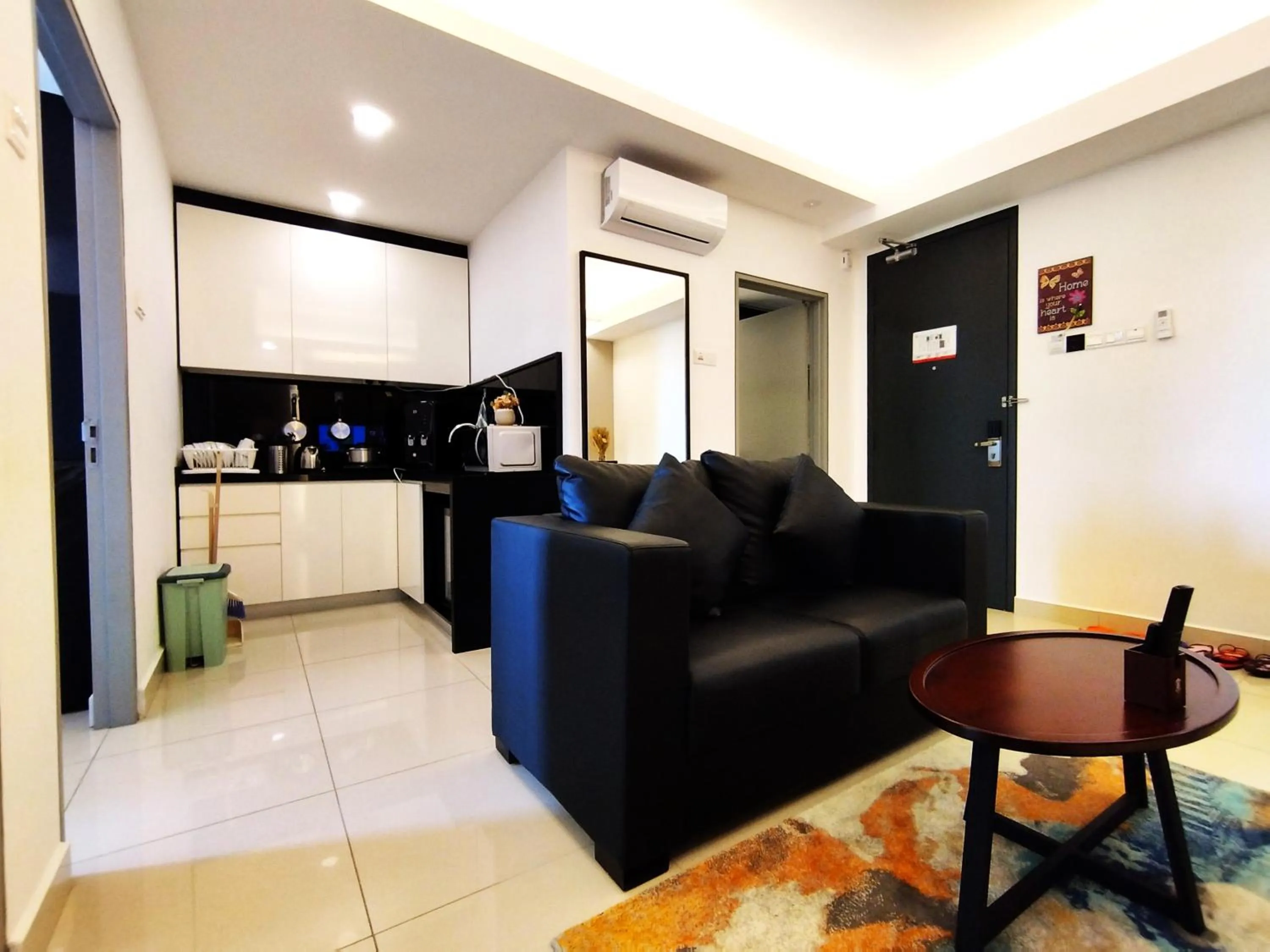 Living room in GENTING FoggyCold StayCation AT Ion Delemen By HAPYHOME