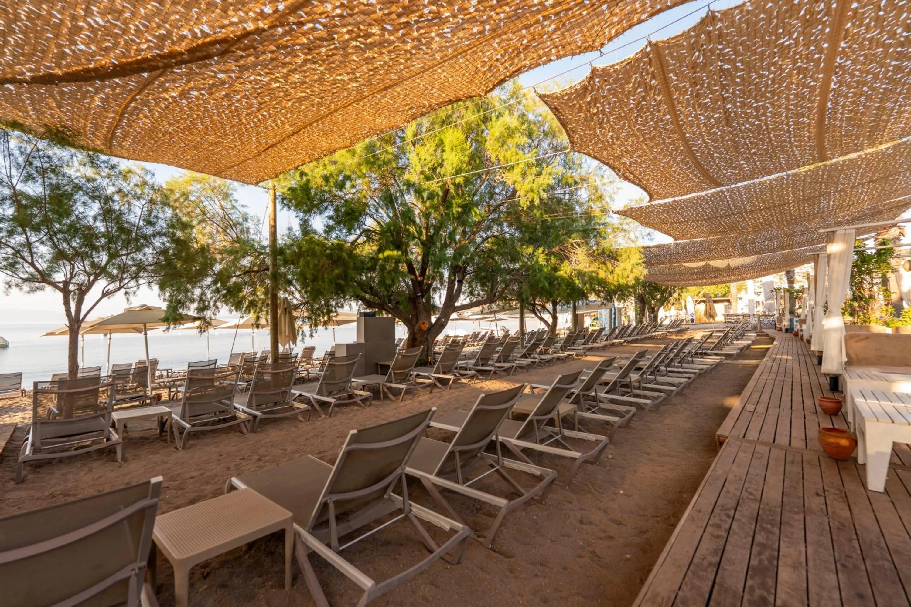 Kefi Beach & Suites