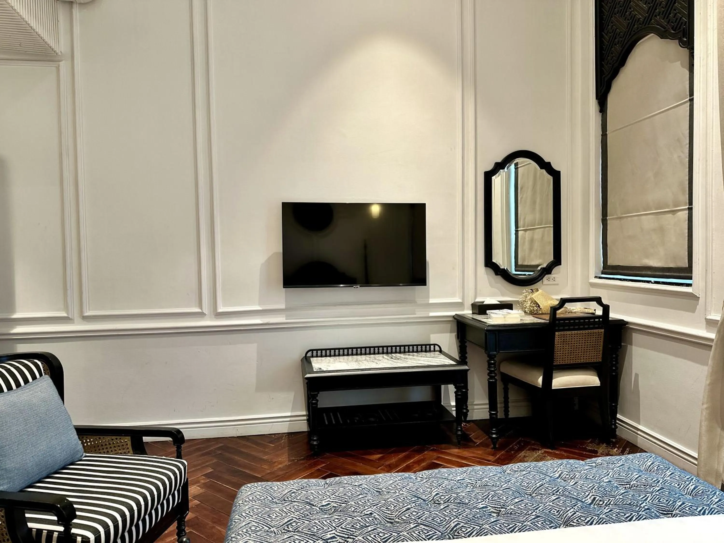 TV and multimedia in Hanoi Graceful Hotel and Travel