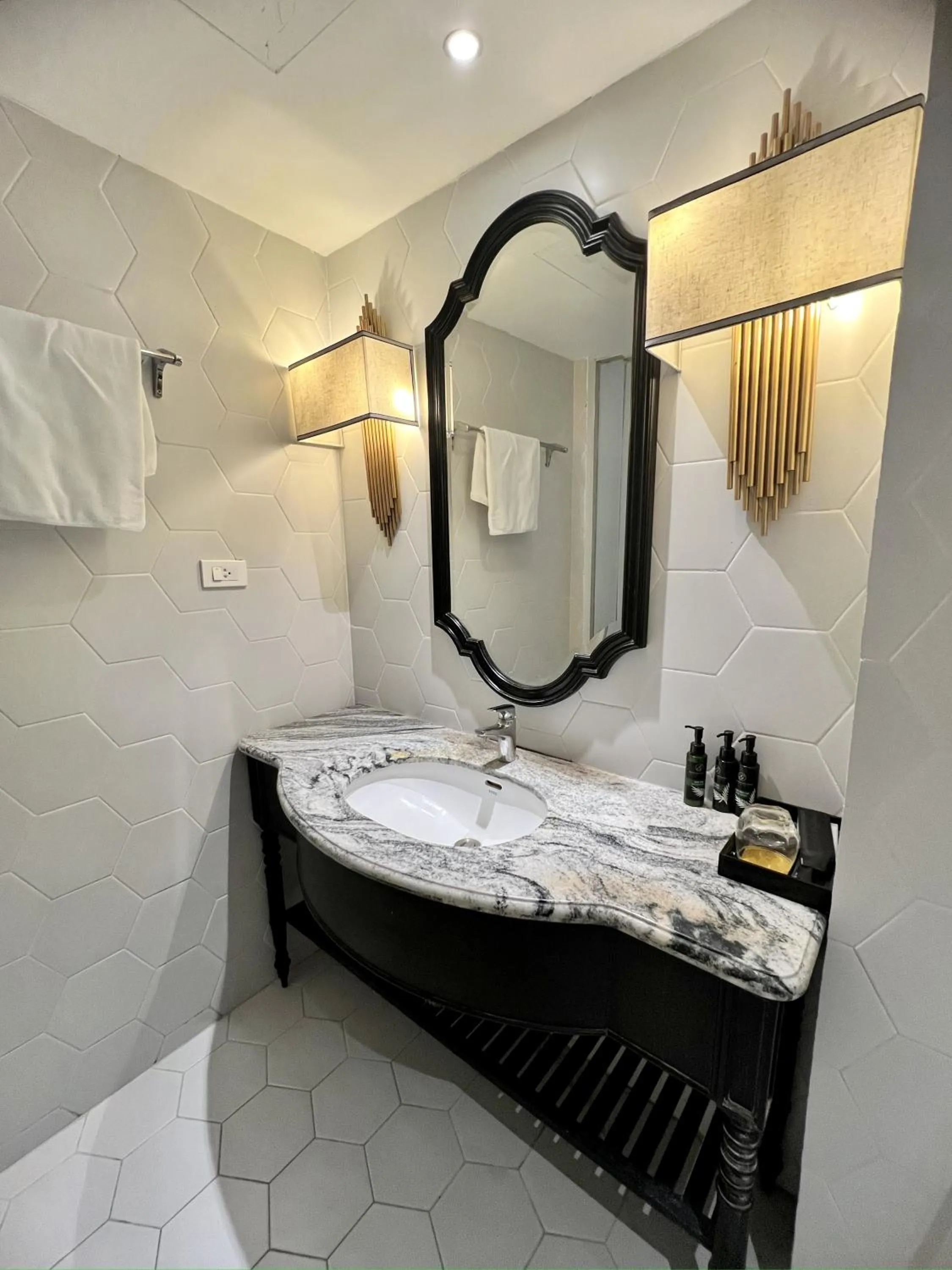 Bathroom in Hanoi Graceful Hotel and Travel