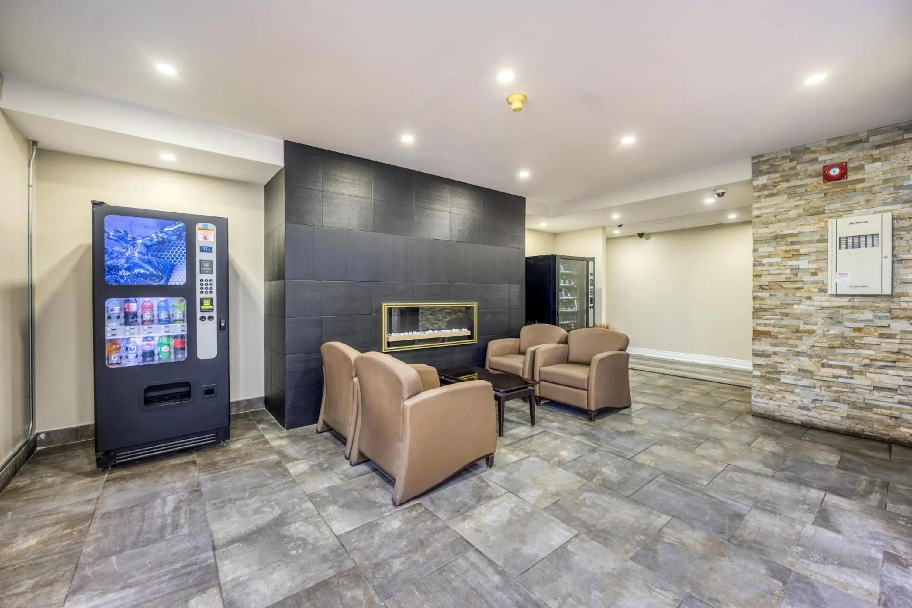 Lobby/Reception in Travelodge by Wyndham Sarnia