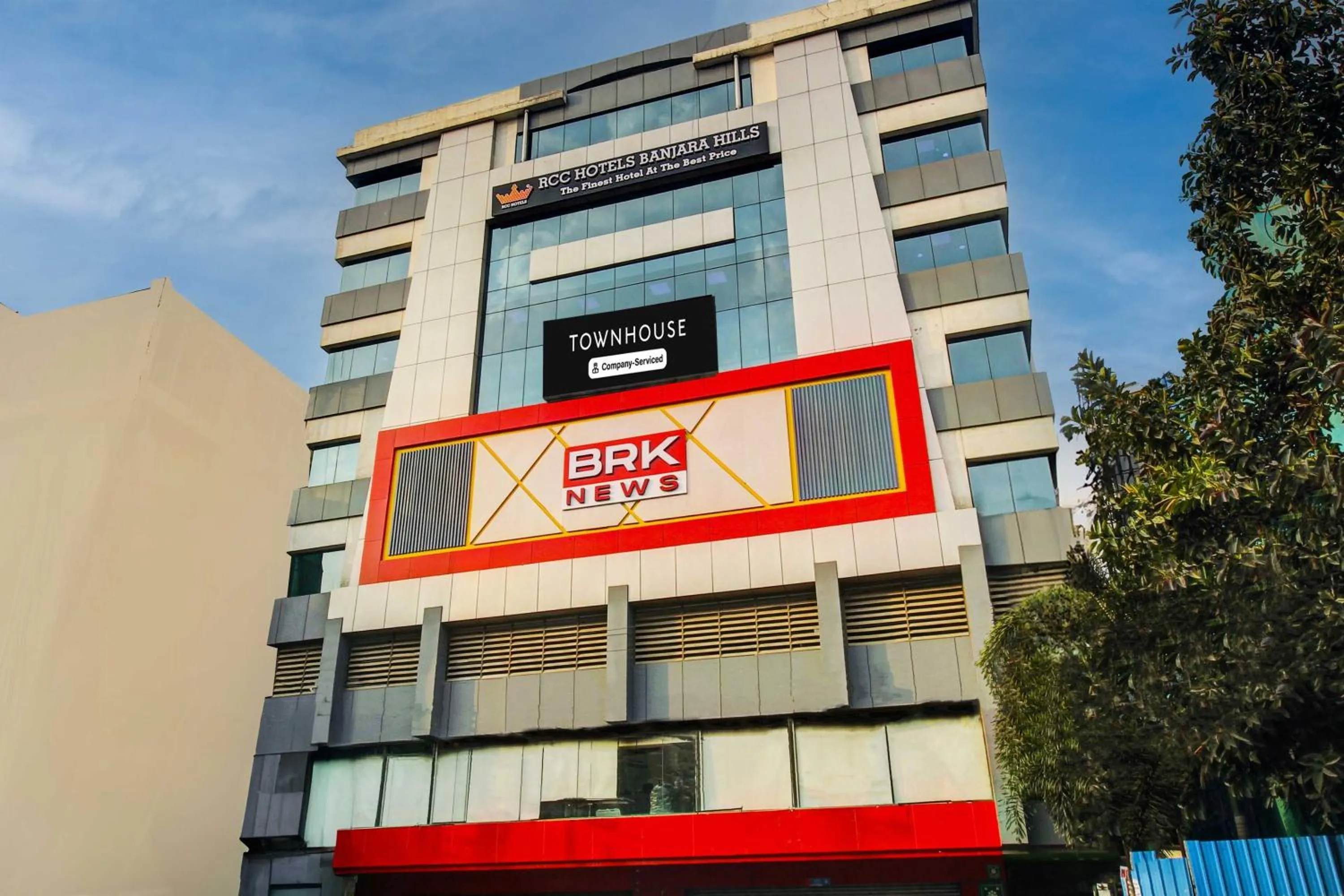 Facade/entrance in Super Townhouse Rcc Hotel Banjara Hills