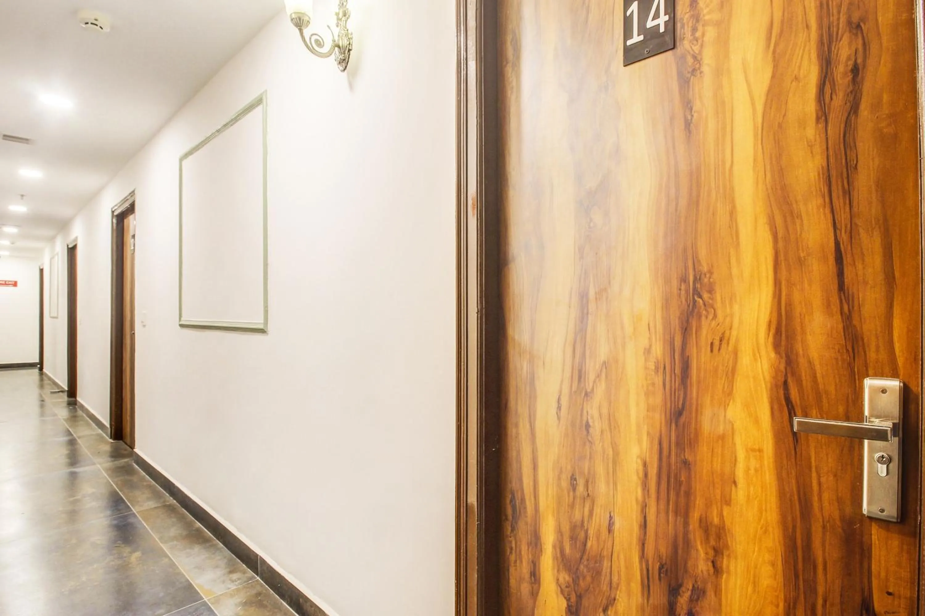 Lobby or reception in Super Townhouse Rcc Hotel Banjara Hills