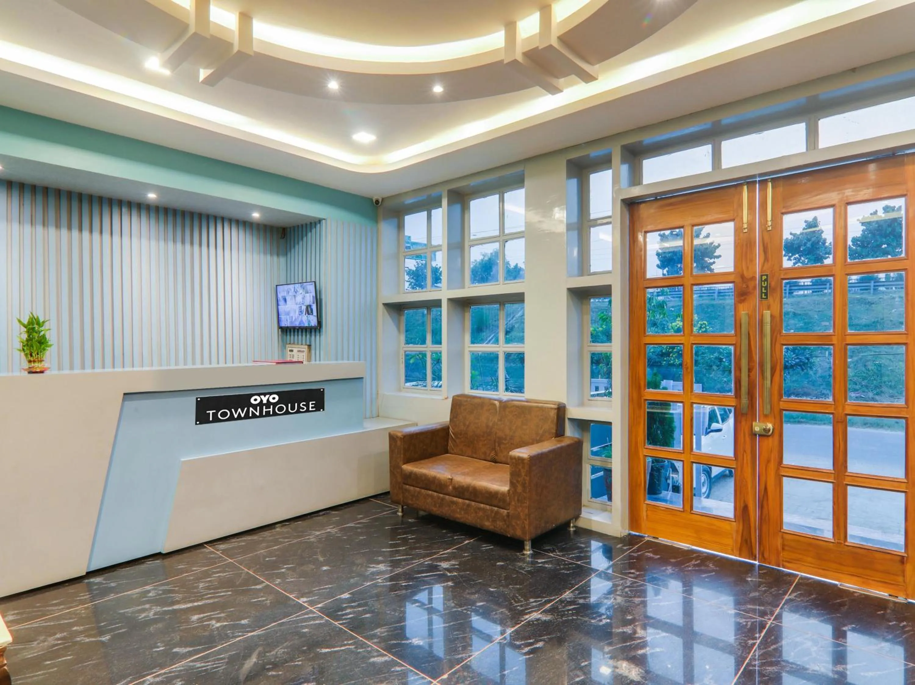 Lobby or reception in Townhouse Majestic Hotel Near Phoenix Palassio