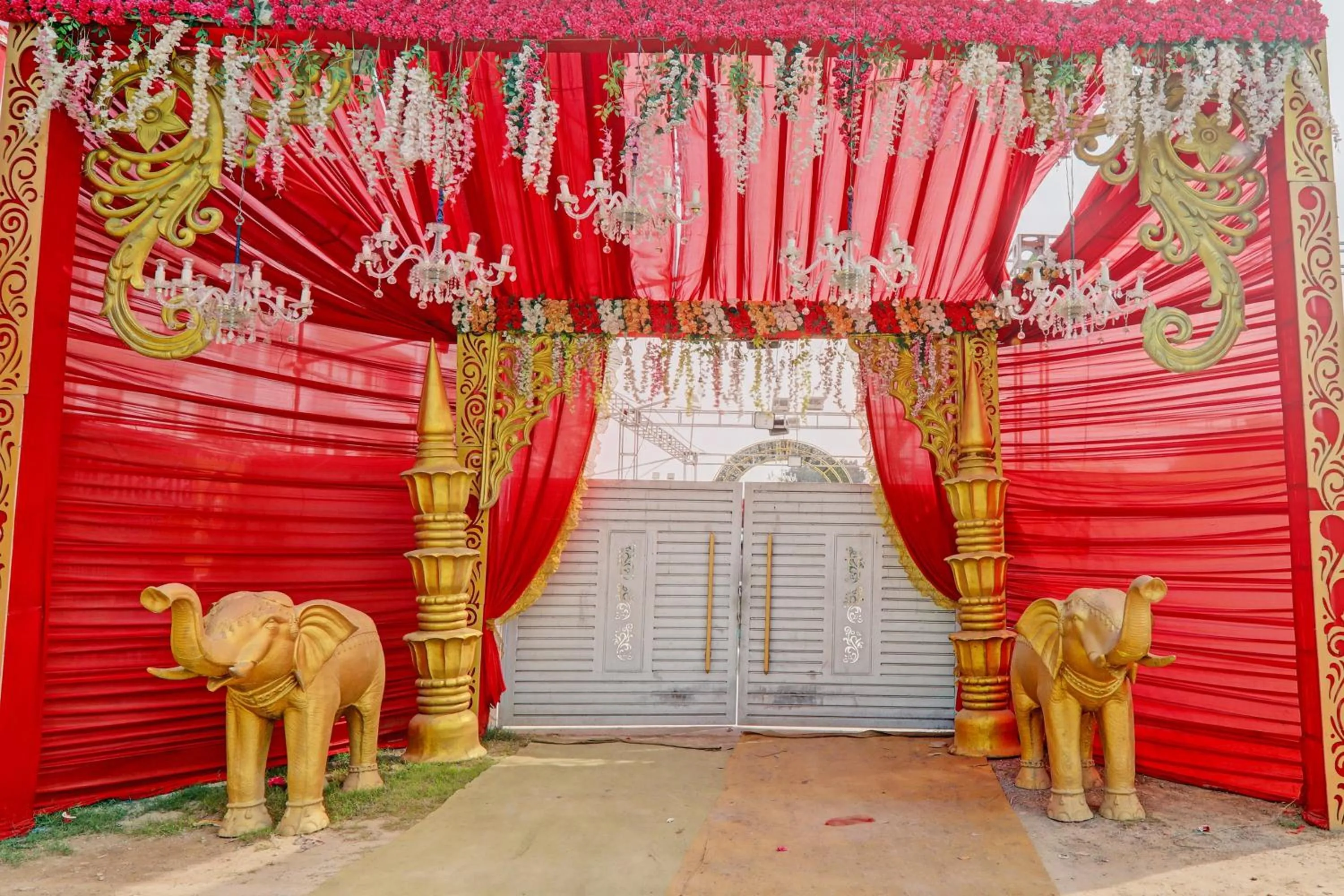 Facade/entrance in Collection O Maharaja Resort
