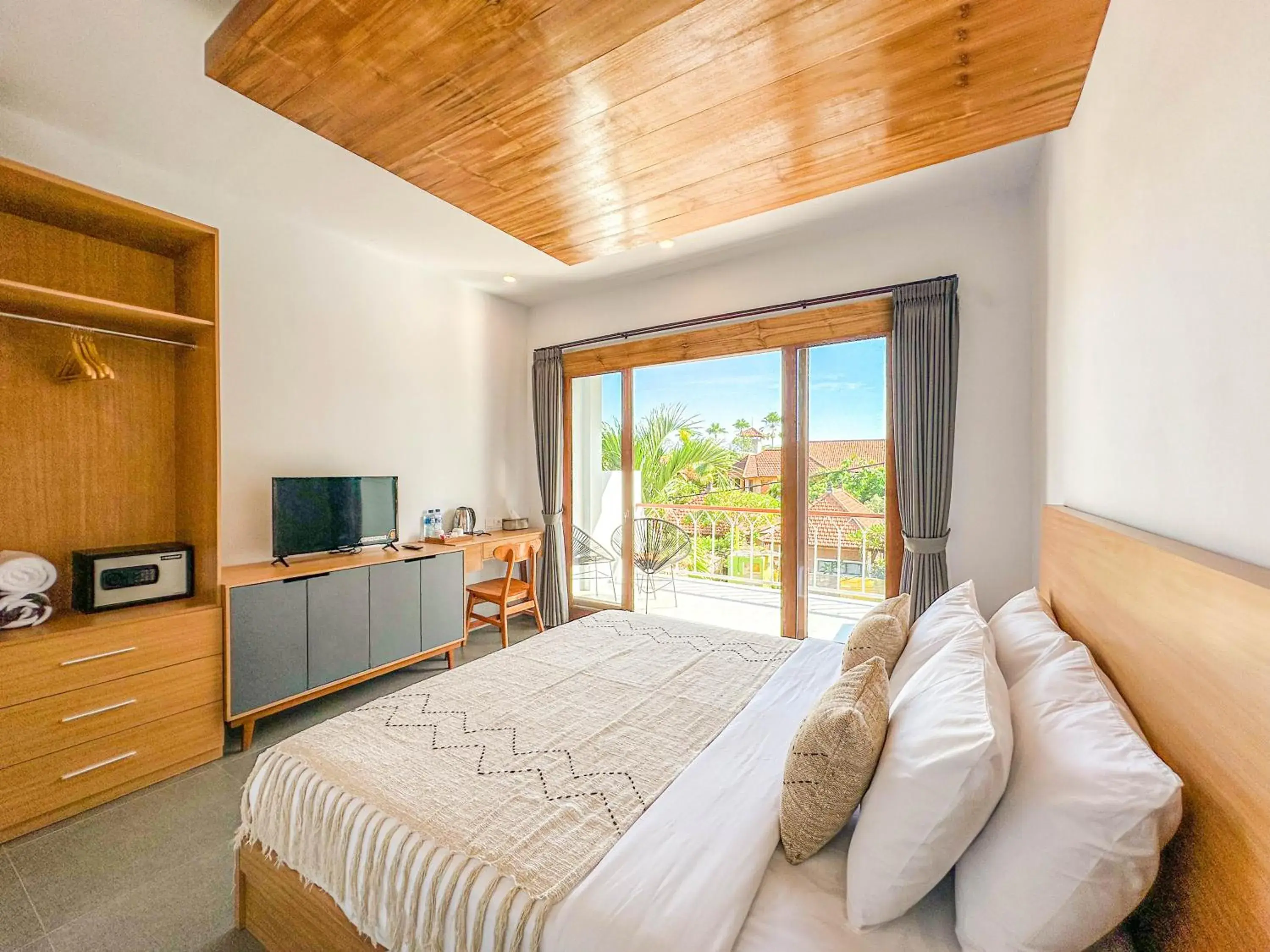 TV and multimedia, Bed in Vitasha Supala Ubud - Ubud Center prime location TV and multimedia, Bed in Vitasha Supala Ubud - Ubud Center prime location