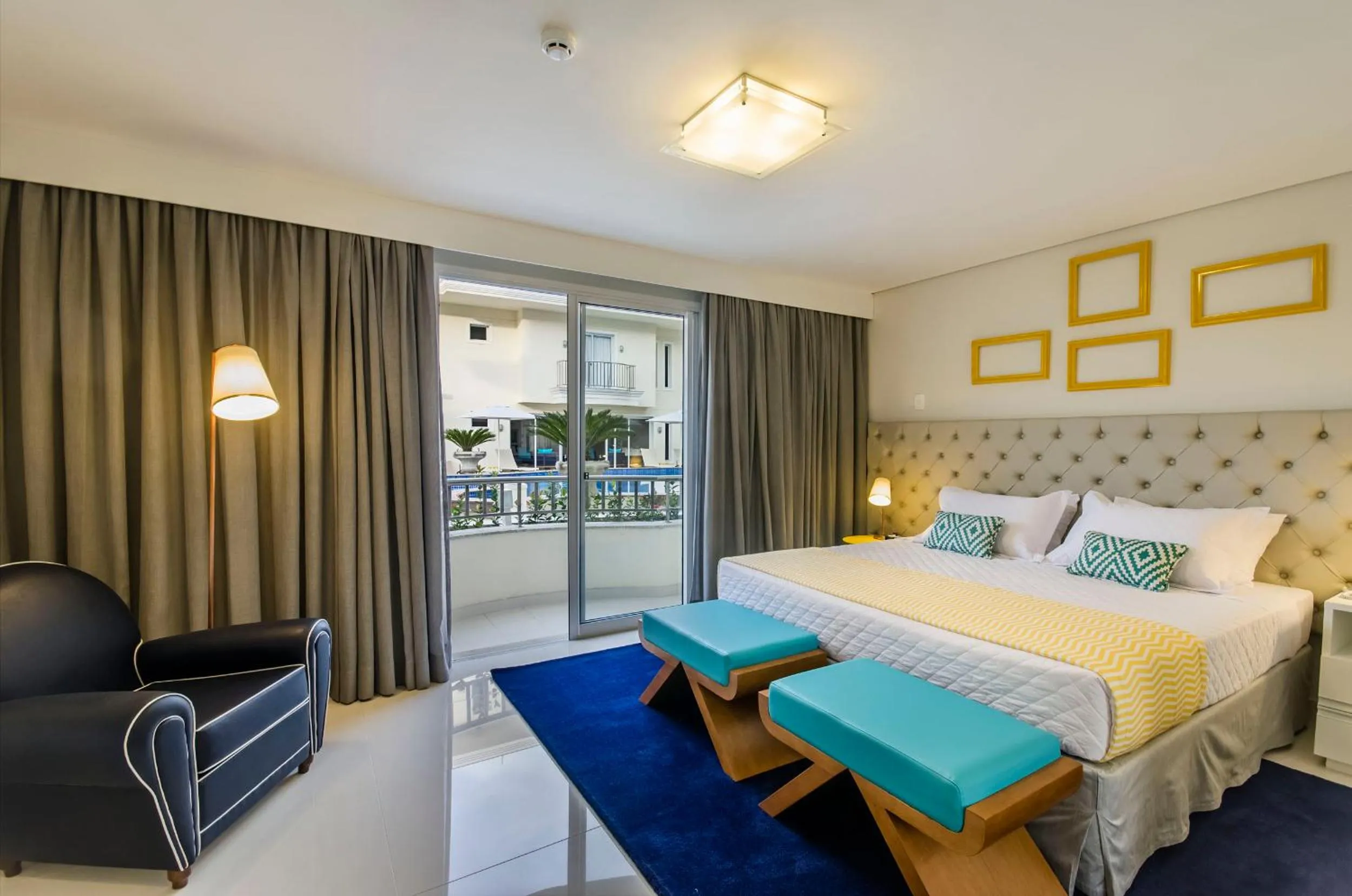 Photo of the whole room, Bed in Doral Guarujá