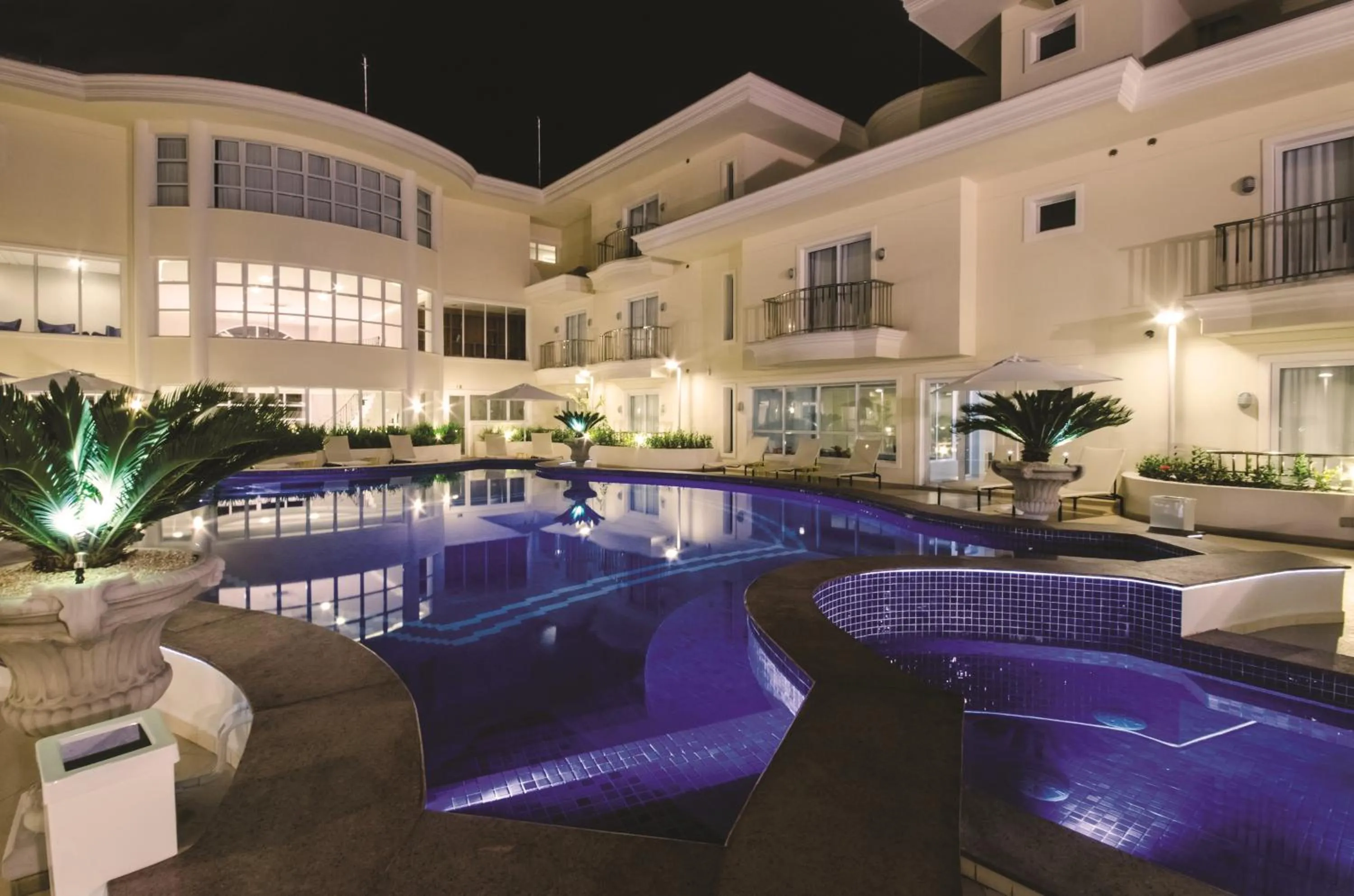 Swimming pool in Doral Guarujá