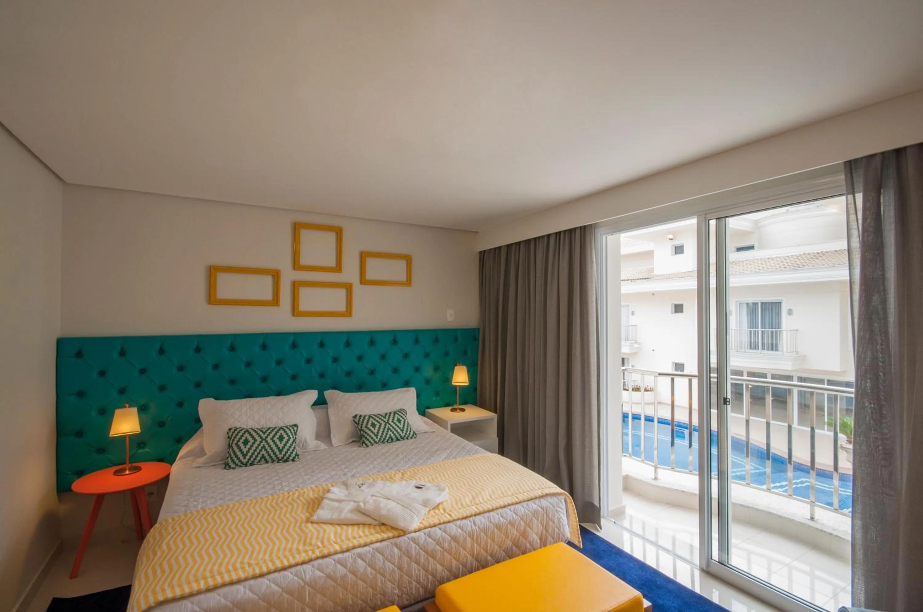 Photo of the whole room, Bed in Doral Guarujá